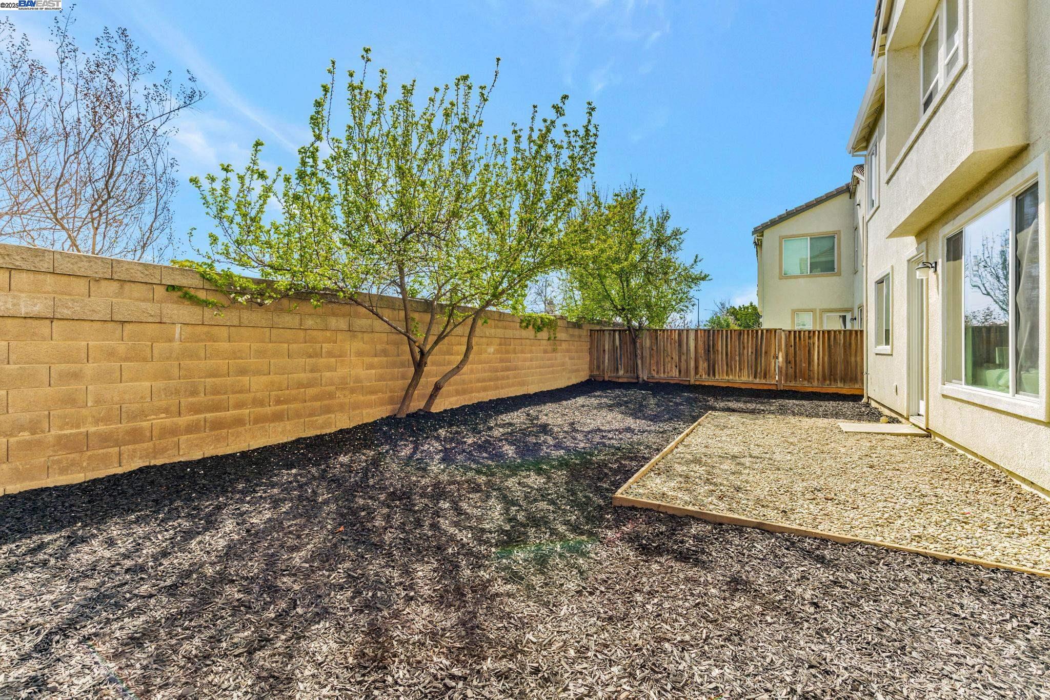 220 Yellow Rose Cir