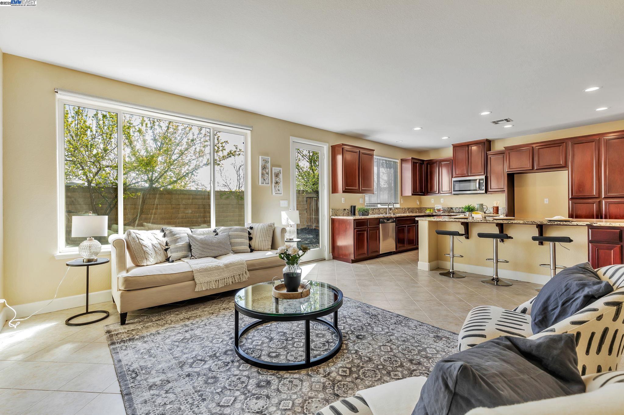 220 Yellow Rose Cir