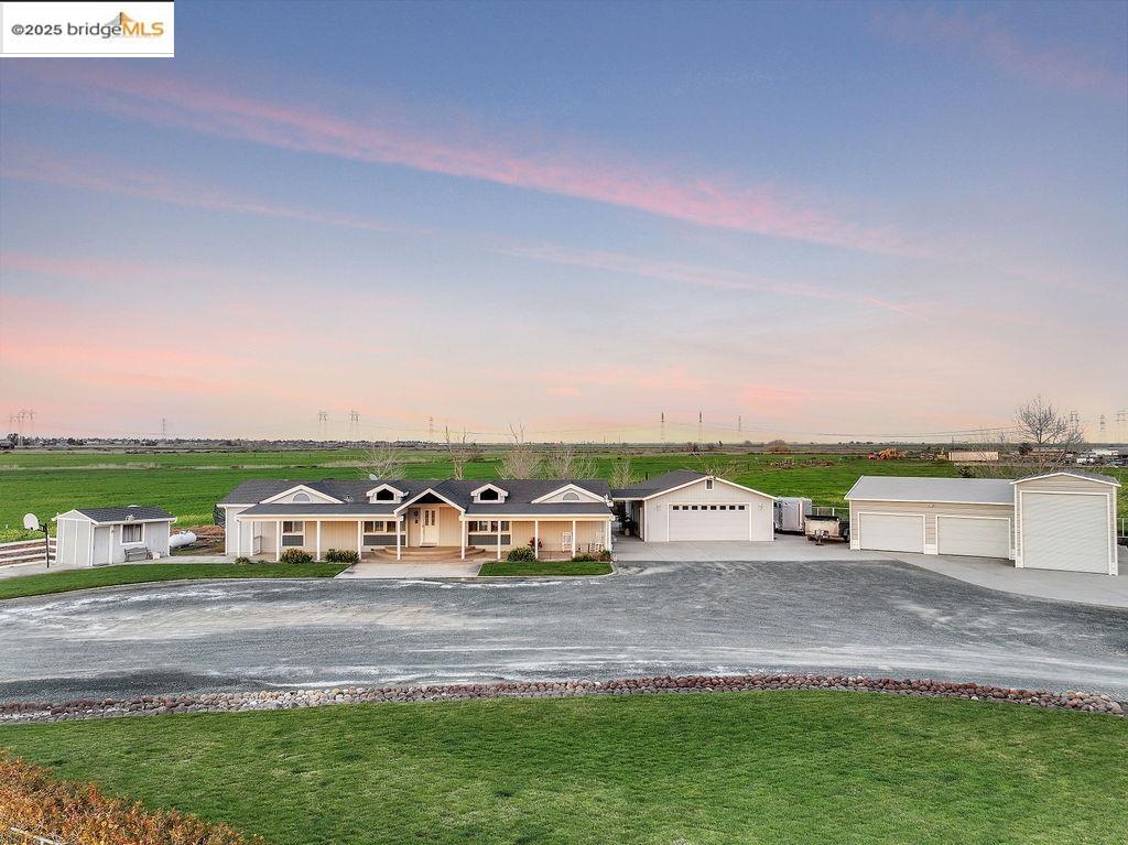Detail Gallery Image 11 of 60 For 4985 Bixler Road, Byron,  CA 94514 - 7 Beds | 4/1 Baths