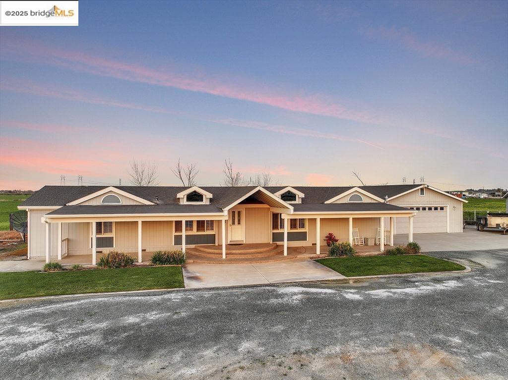 Detail Gallery Image 7 of 60 For 4985 Bixler Road, Byron,  CA 94514 - 7 Beds | 4/1 Baths