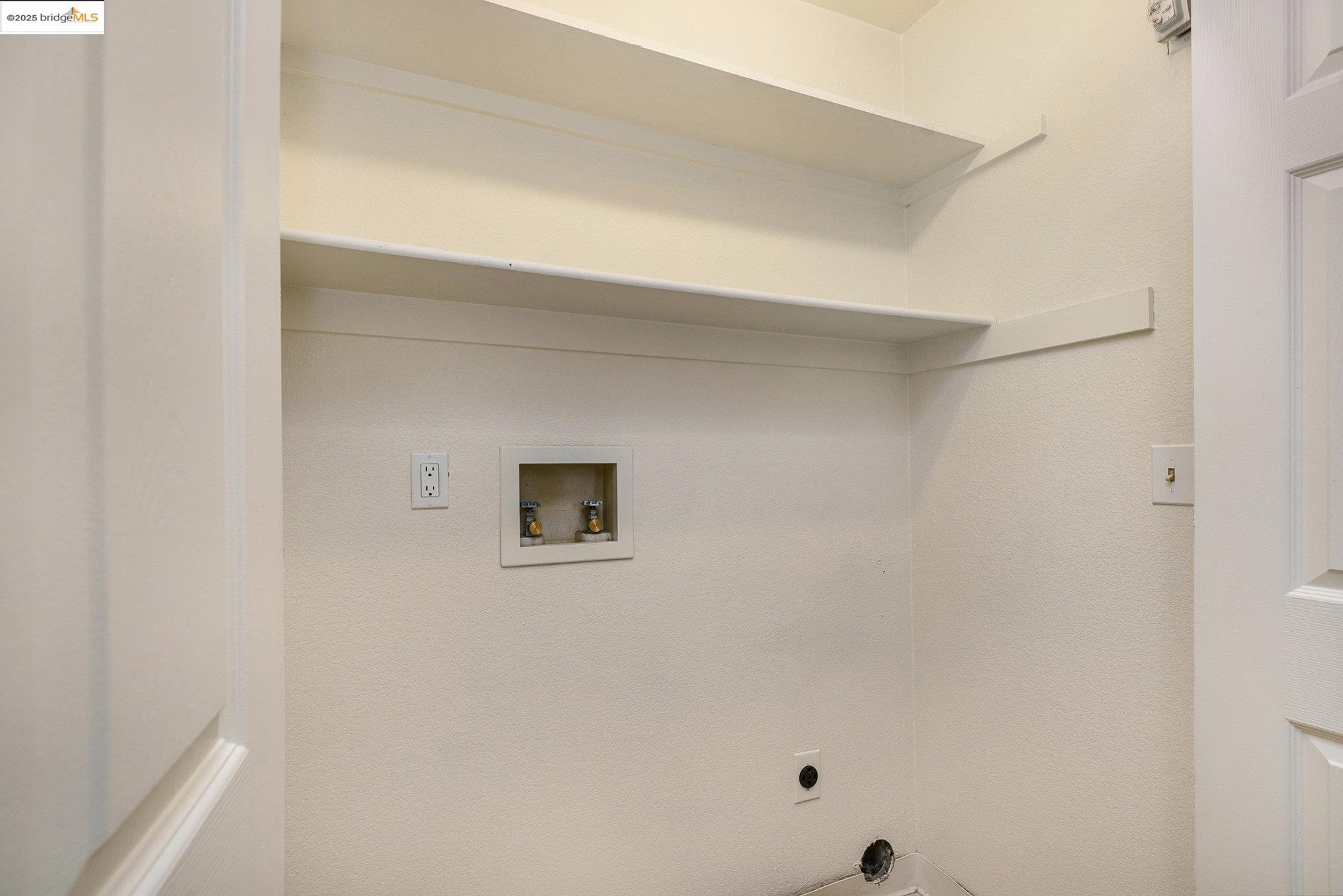 Detail Gallery Image 11 of 14 For 2299 Renwick Ln, Antioch,  CA 94509 - 2 Beds | 2 Baths