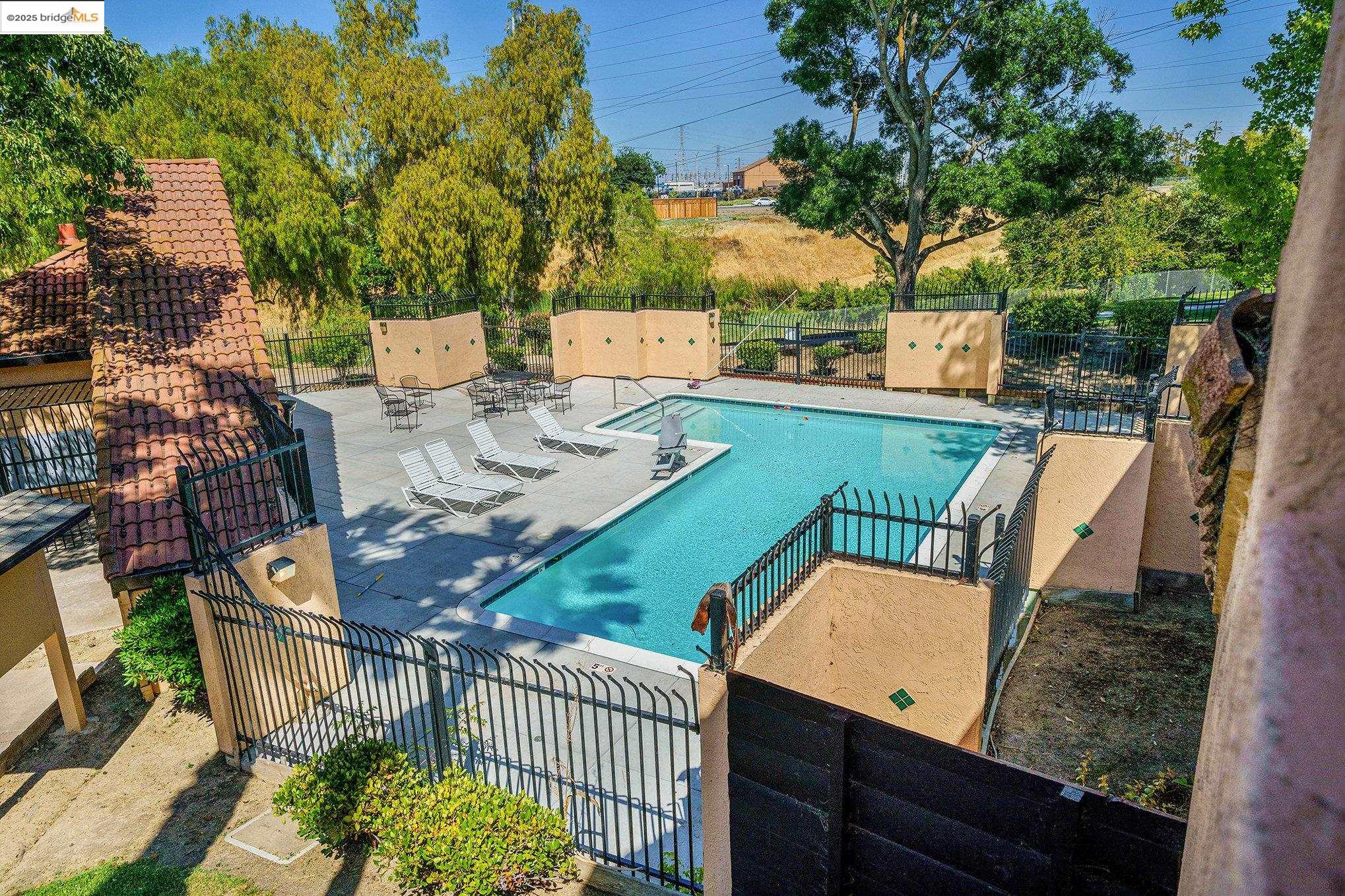 Detail Gallery Image 14 of 14 For 2299 Renwick Ln, Antioch,  CA 94509 - 2 Beds | 2 Baths