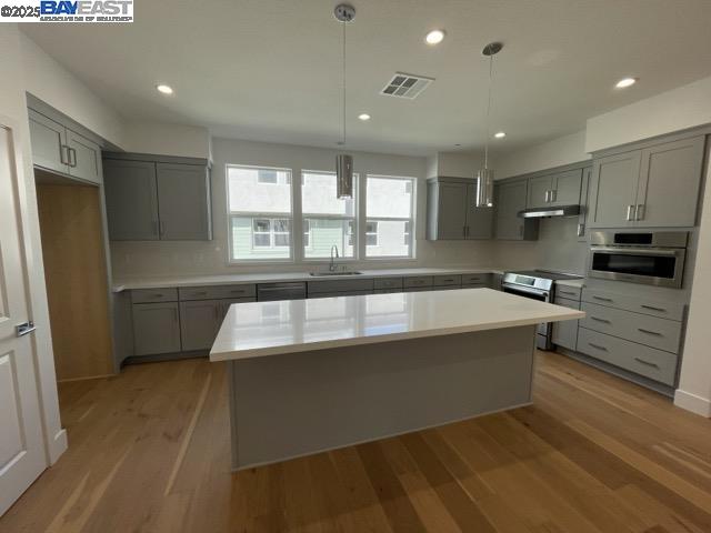 Detail Gallery Image 9 of 21 For 7105 Melon Ct, San Ramon,  CA 94583 - 3 Beds | 3/1 Baths