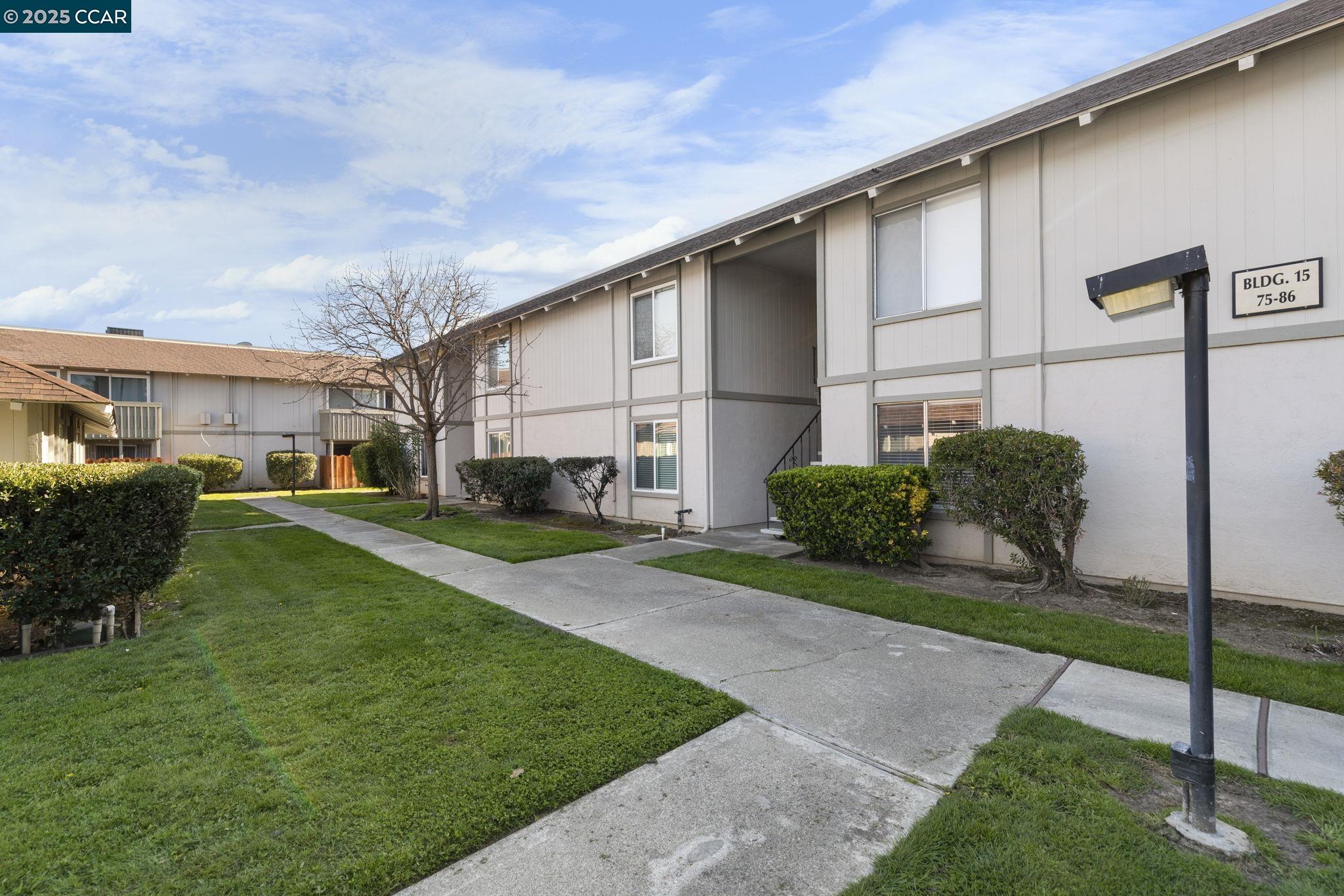 More Details about MLS # 41088790 : 825 OAK GROVE RD # 81