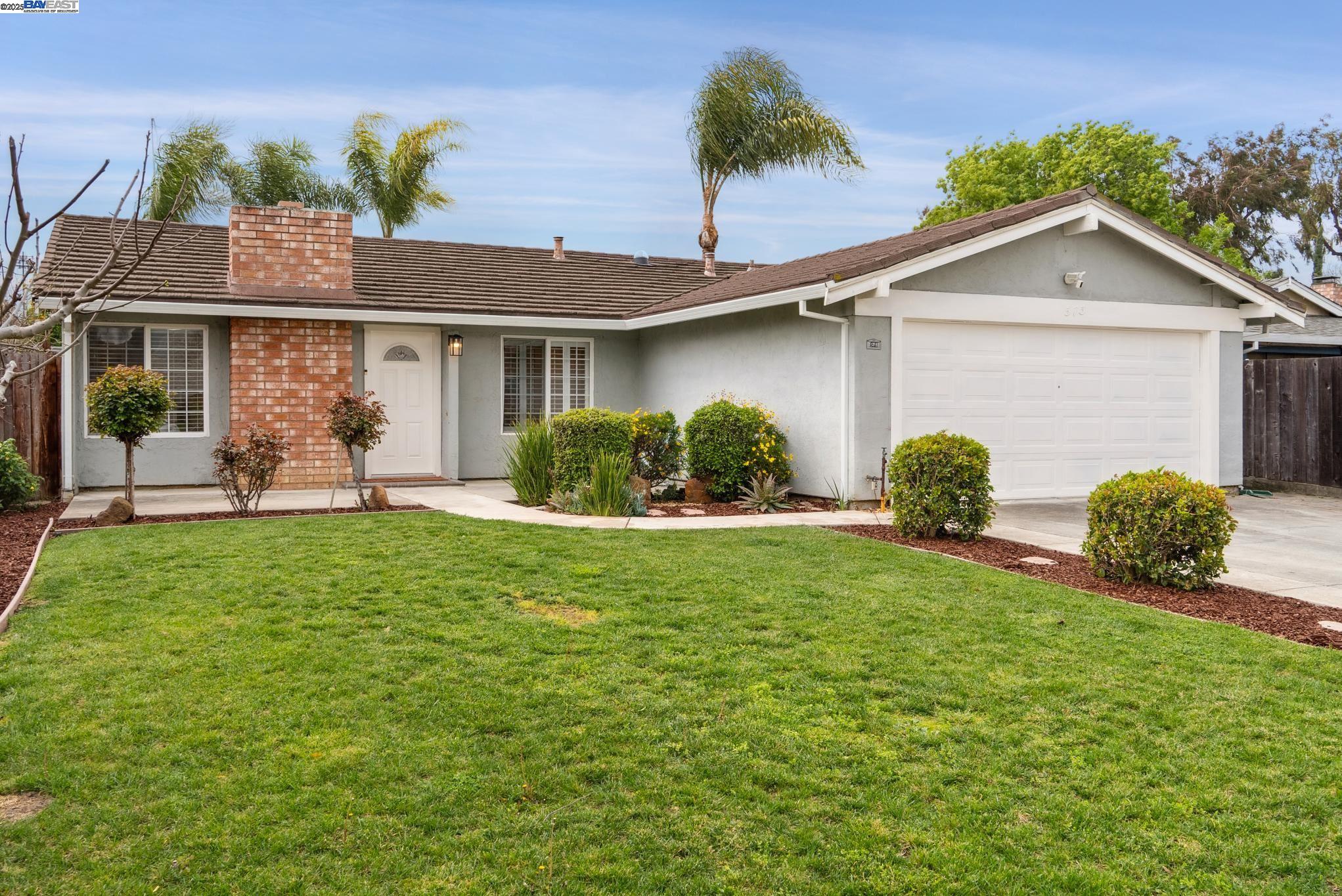 Detail Gallery Image 1 of 1 For 573 Breezyglen Ct, San Jose,  CA 95133 - 3 Beds | 2 Baths