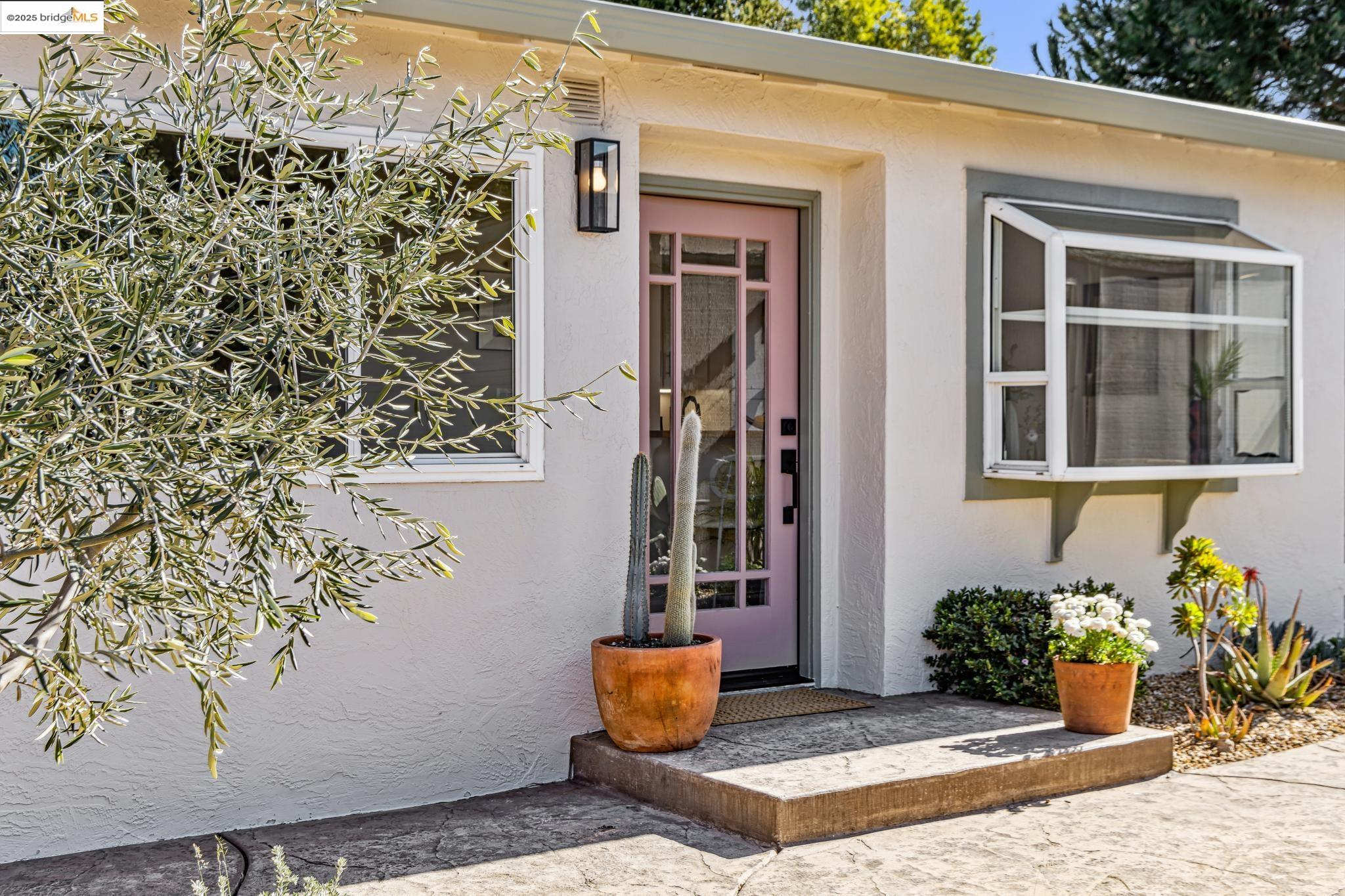 Detail Gallery Image 1 of 1 For 4056 Burckhalter Ave, Oakland,  CA 94605 - 2 Beds | 1 Baths