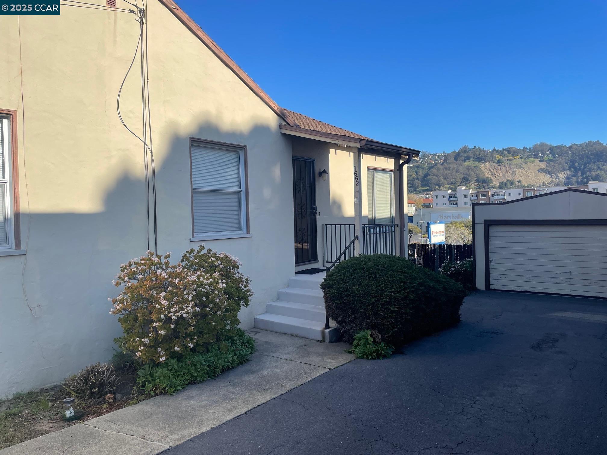 Detail Gallery Image 1 of 8 For 1662 San Benito St, Richmond,  CA 94804-5327 - 1 Beds | 1 Baths
