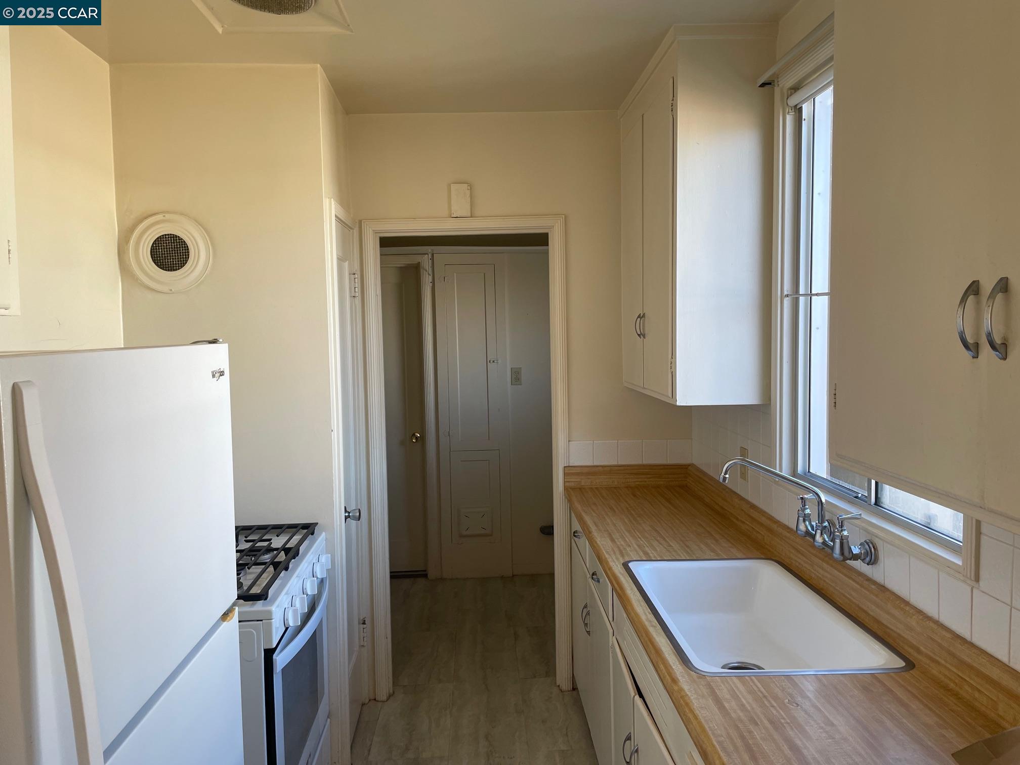 Detail Gallery Image 5 of 8 For 1662 San Benito St, Richmond,  CA 94804-5327 - 1 Beds | 1 Baths