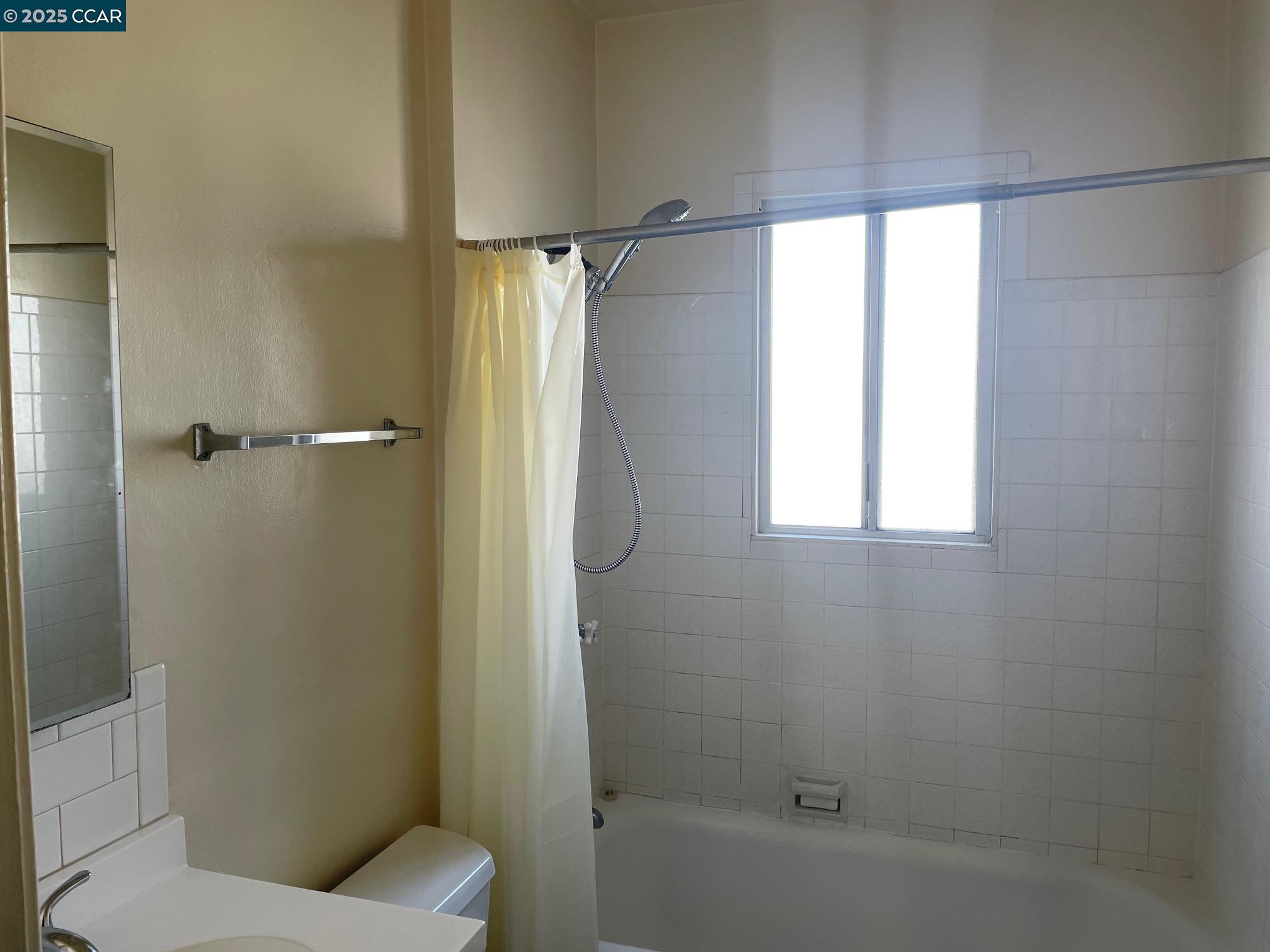 Detail Gallery Image 7 of 8 For 1662 San Benito St, Richmond,  CA 94804-5327 - 1 Beds | 1 Baths