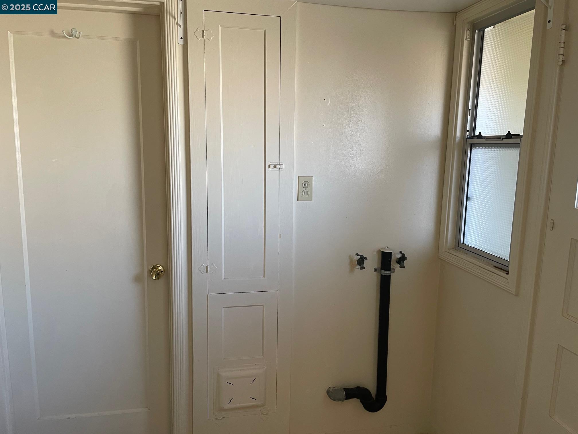 Detail Gallery Image 8 of 8 For 1662 San Benito St, Richmond,  CA 94804-5327 - 1 Beds | 1 Baths