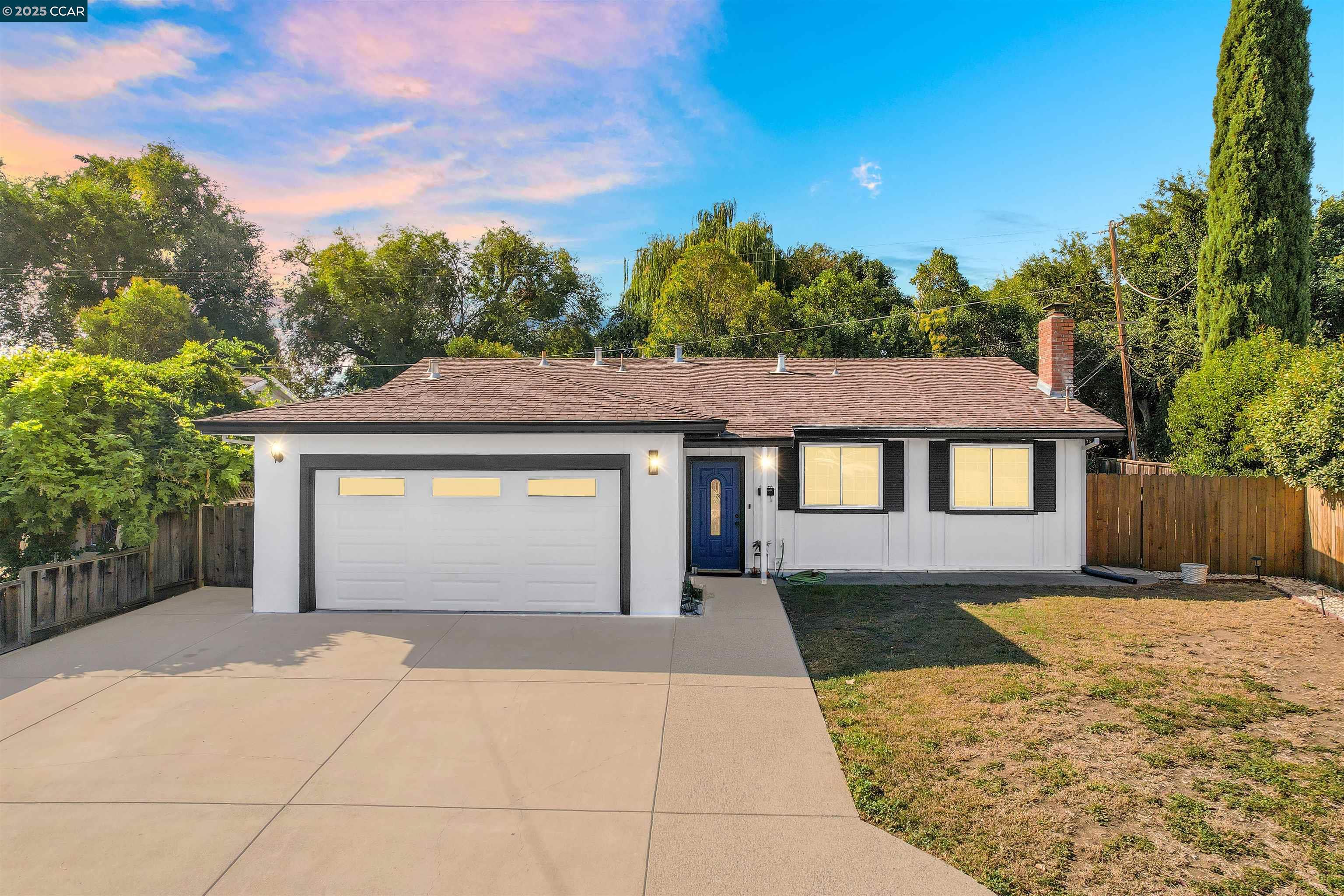 Detail Gallery Image 1 of 47 For 2512 Huron Dr, Concord,  CA 94519 - 3 Beds | 2 Baths
