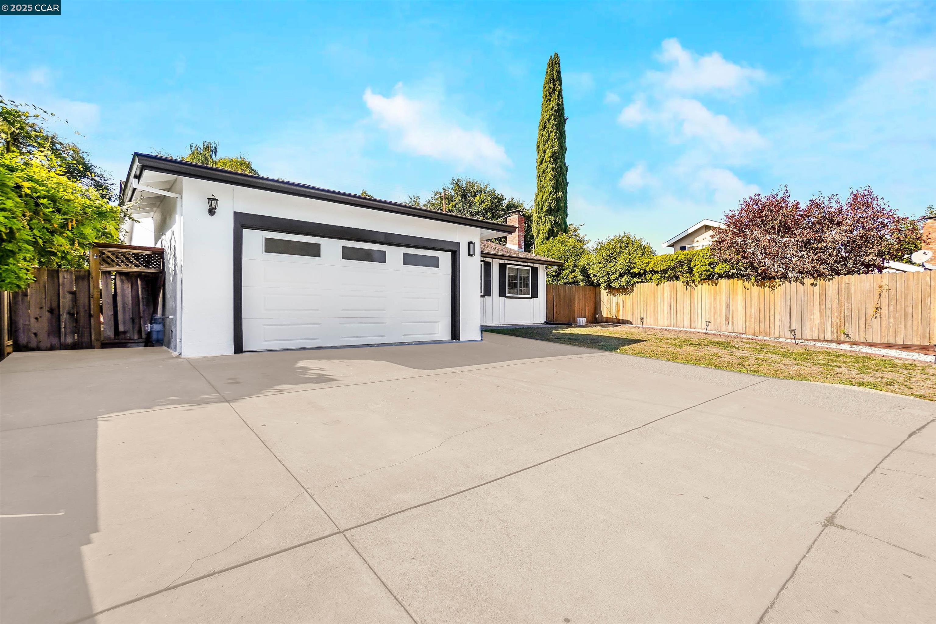 Detail Gallery Image 4 of 47 For 2512 Huron Dr, Concord,  CA 94519 - 3 Beds | 2 Baths