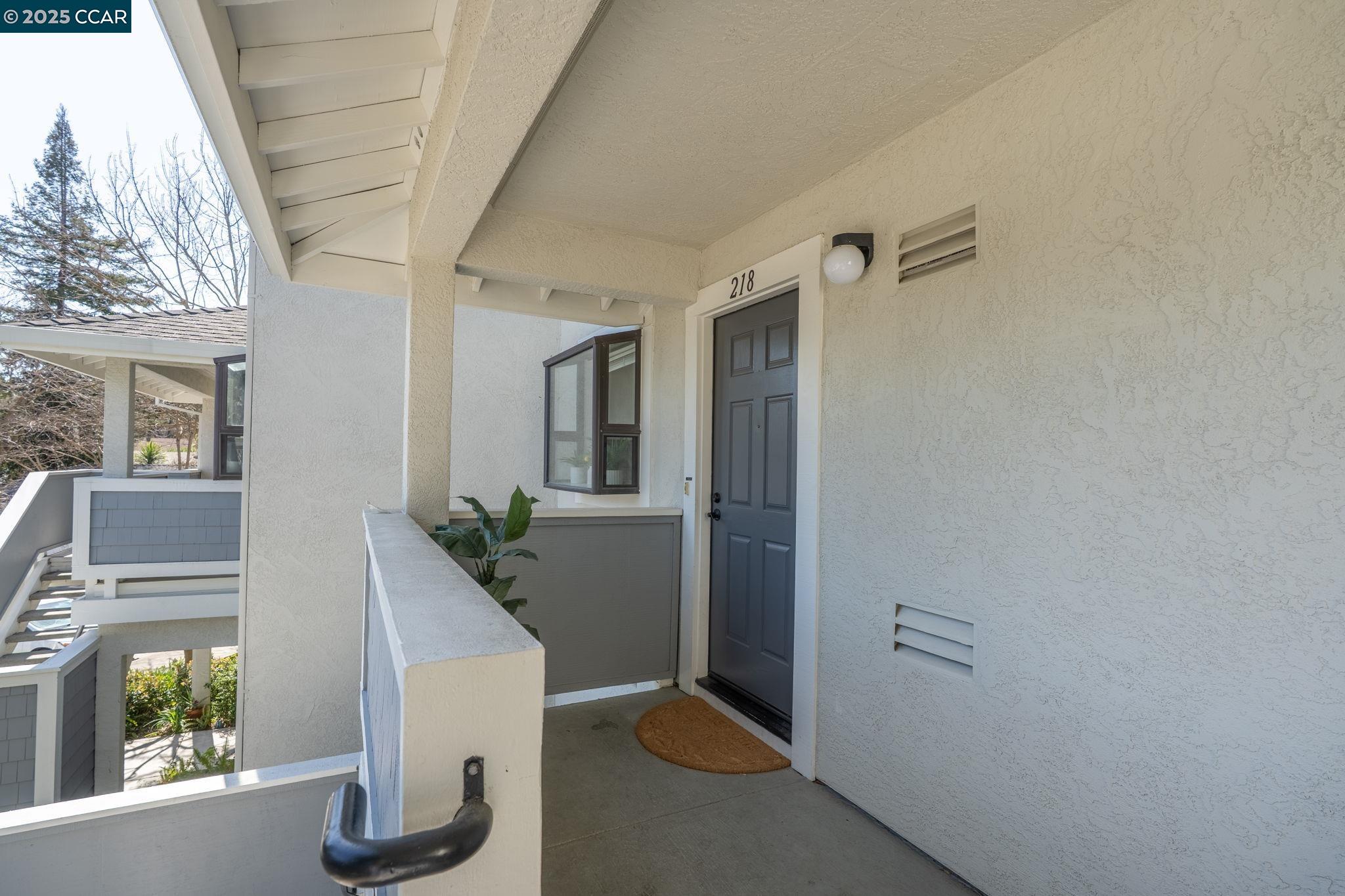 More Details about MLS # 41088843 : 2582 OAK RD # 218