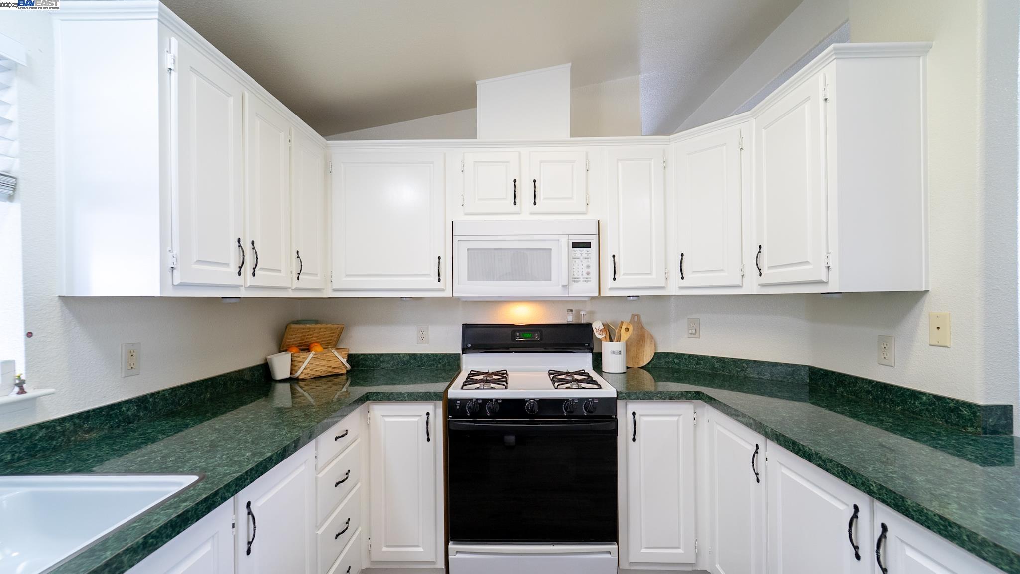 Detail Gallery Image 12 of 32 For 1225 Vienna Dr #409,  Sunnyvale,  CA 94089 - 2 Beds | 2 Baths