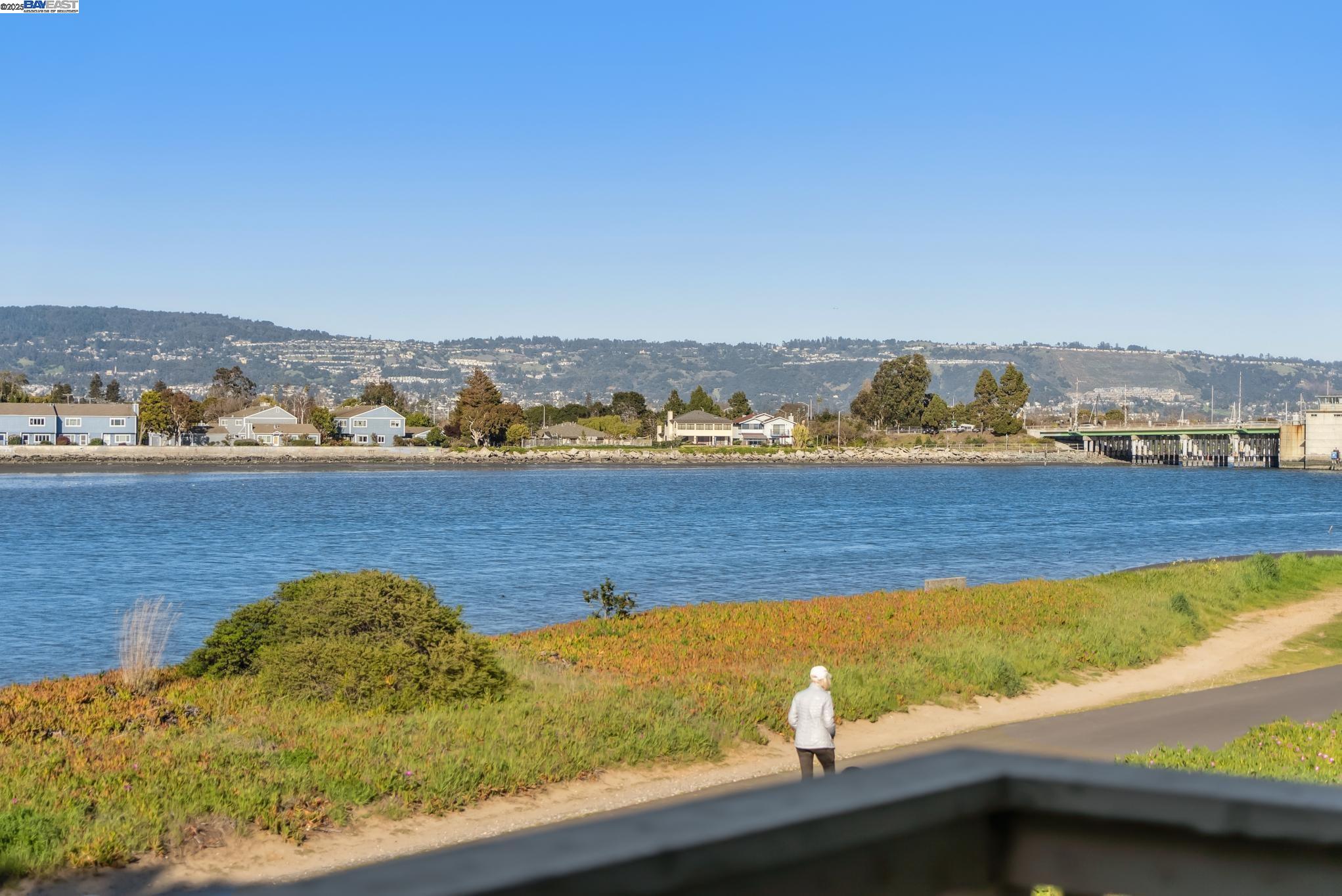 Detail Gallery Image 1 of 60 For 9 Palm Beach Ln, Alameda,  CA 94502 - 3 Beds | 2/1 Baths