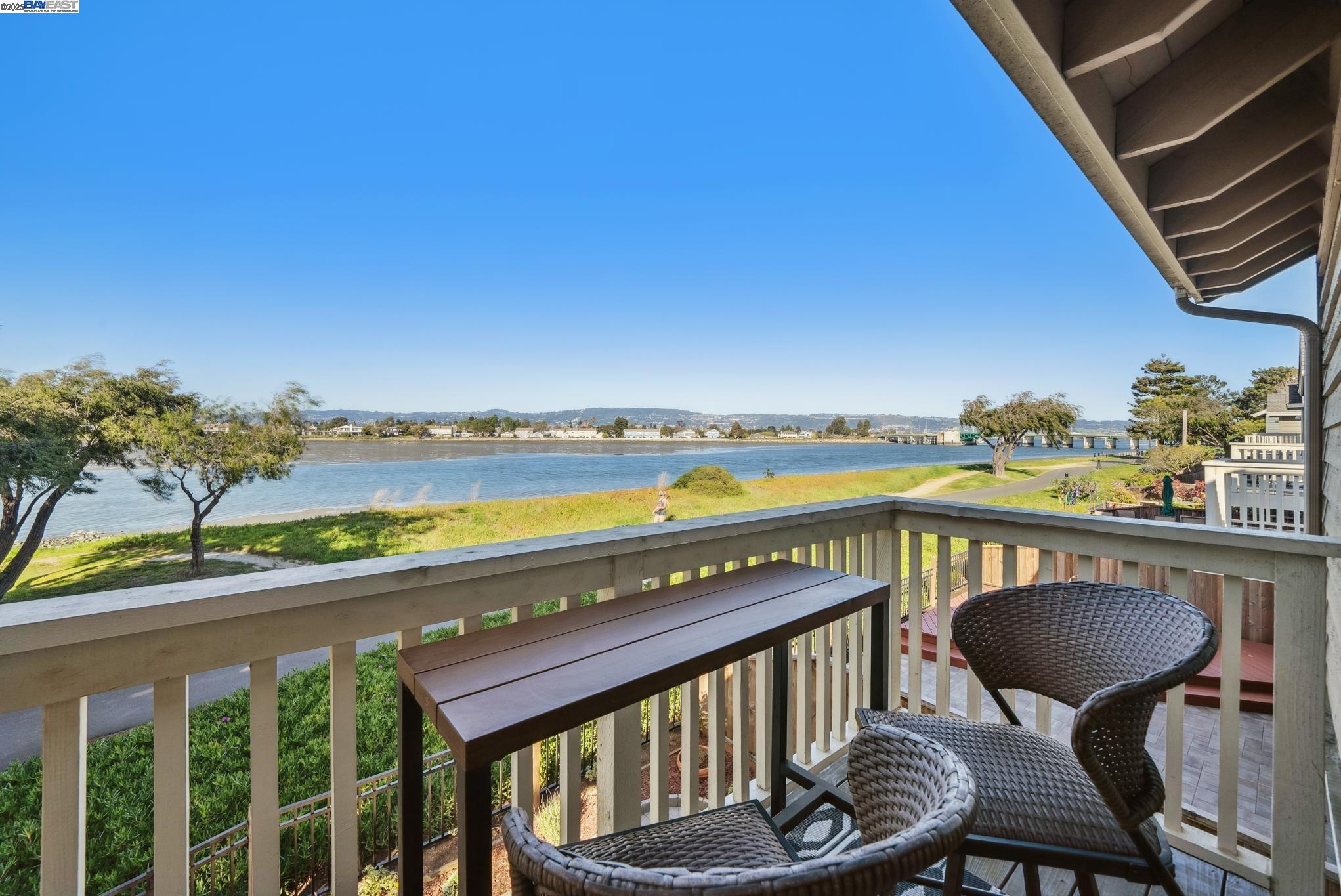 Detail Gallery Image 24 of 60 For 9 Palm Beach Ln, Alameda,  CA 94502 - 3 Beds | 2/1 Baths