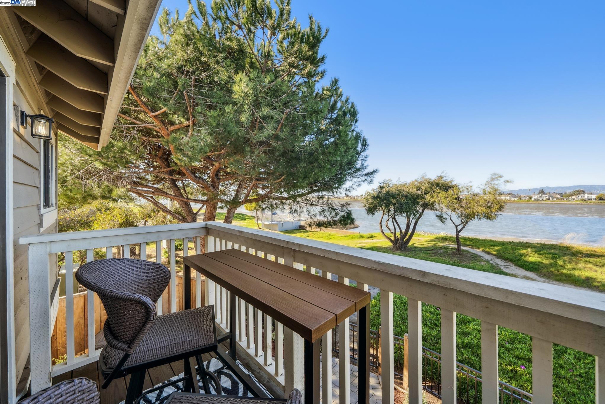 Detail Gallery Image 25 of 60 For 9 Palm Beach Ln, Alameda,  CA 94502 - 3 Beds | 2/1 Baths