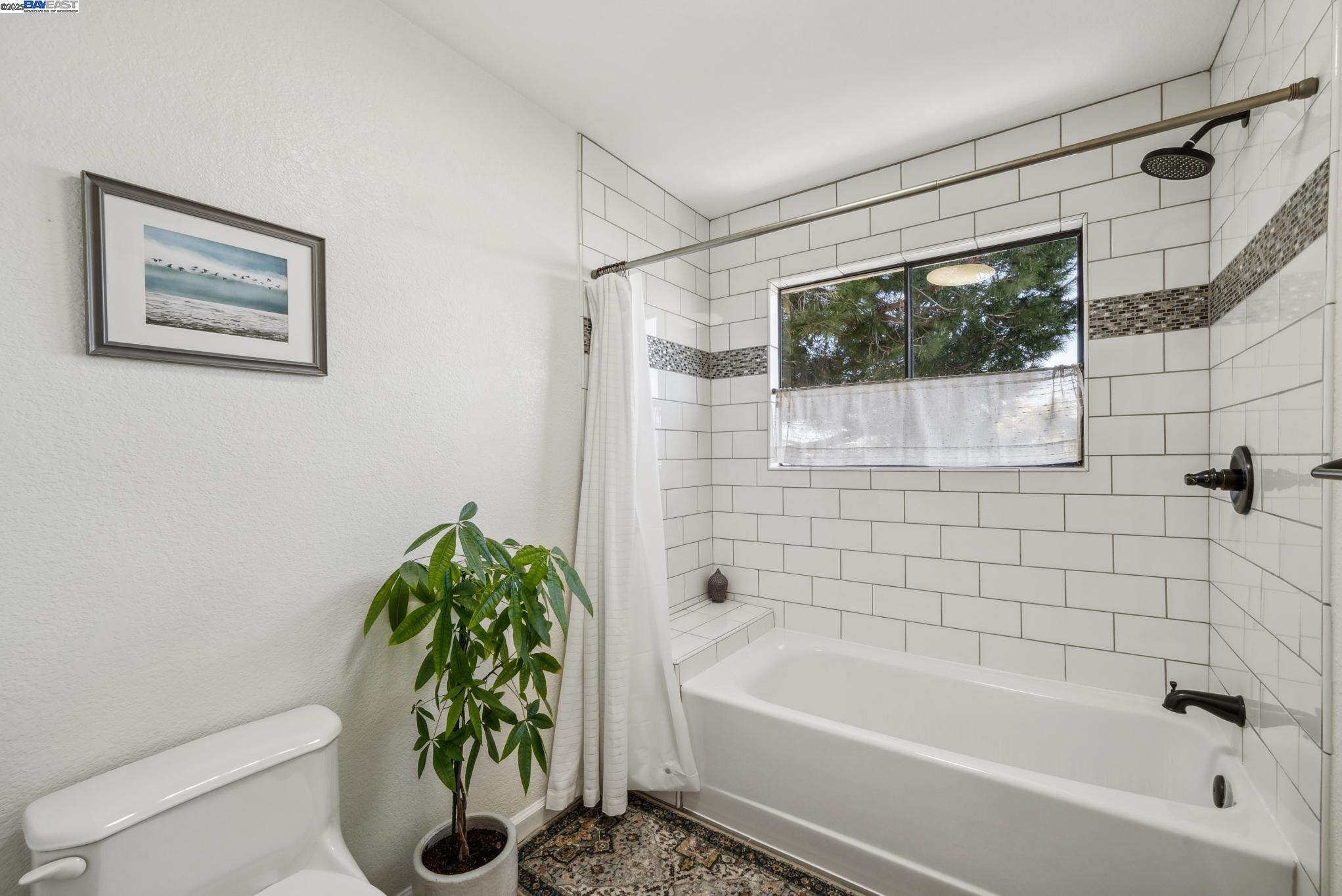 Detail Gallery Image 27 of 60 For 9 Palm Beach Ln, Alameda,  CA 94502 - 3 Beds | 2/1 Baths