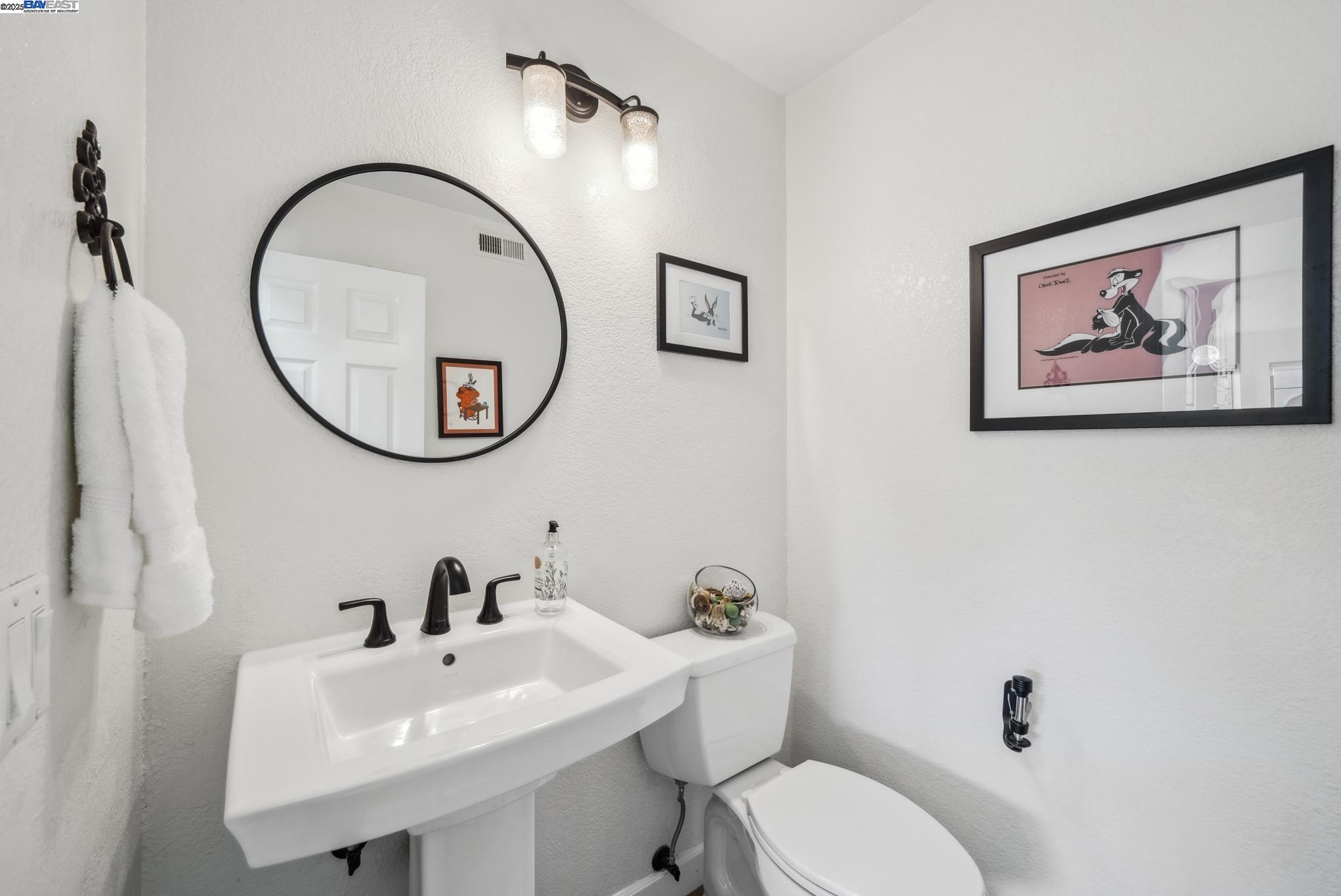 Detail Gallery Image 35 of 60 For 9 Palm Beach Ln, Alameda,  CA 94502 - 3 Beds | 2/1 Baths