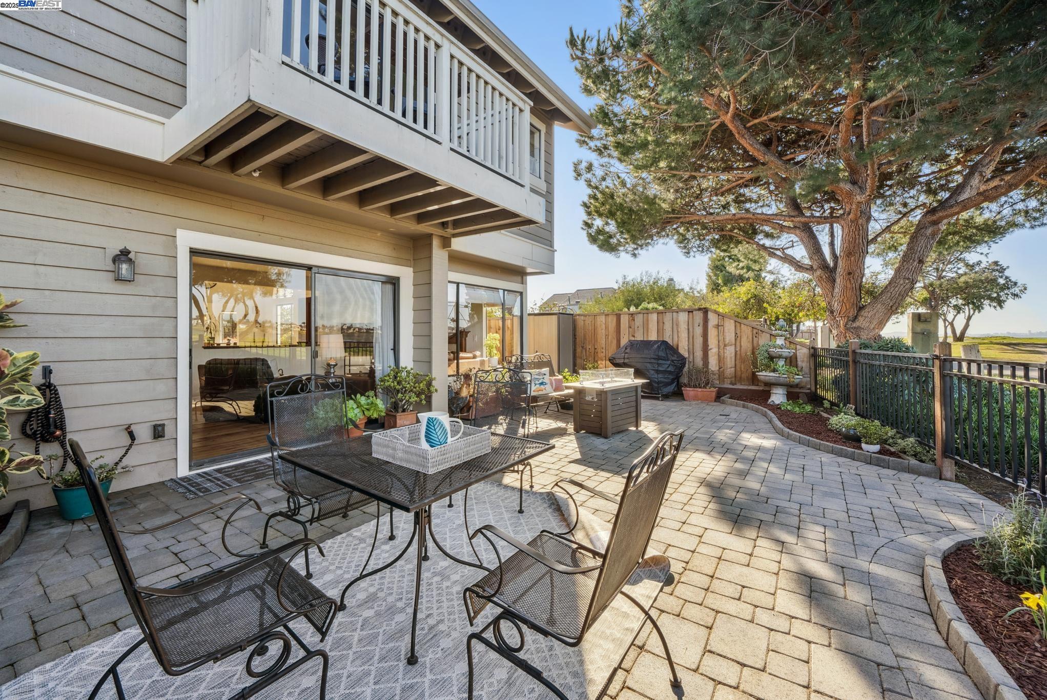 Detail Gallery Image 38 of 60 For 9 Palm Beach Ln, Alameda,  CA 94502 - 3 Beds | 2/1 Baths