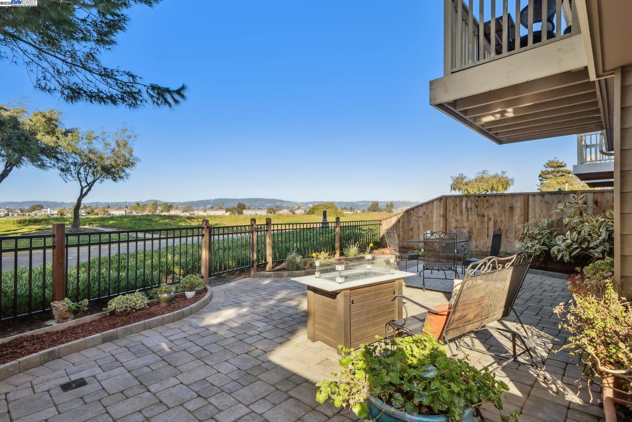 Detail Gallery Image 40 of 60 For 9 Palm Beach Ln, Alameda,  CA 94502 - 3 Beds | 2/1 Baths