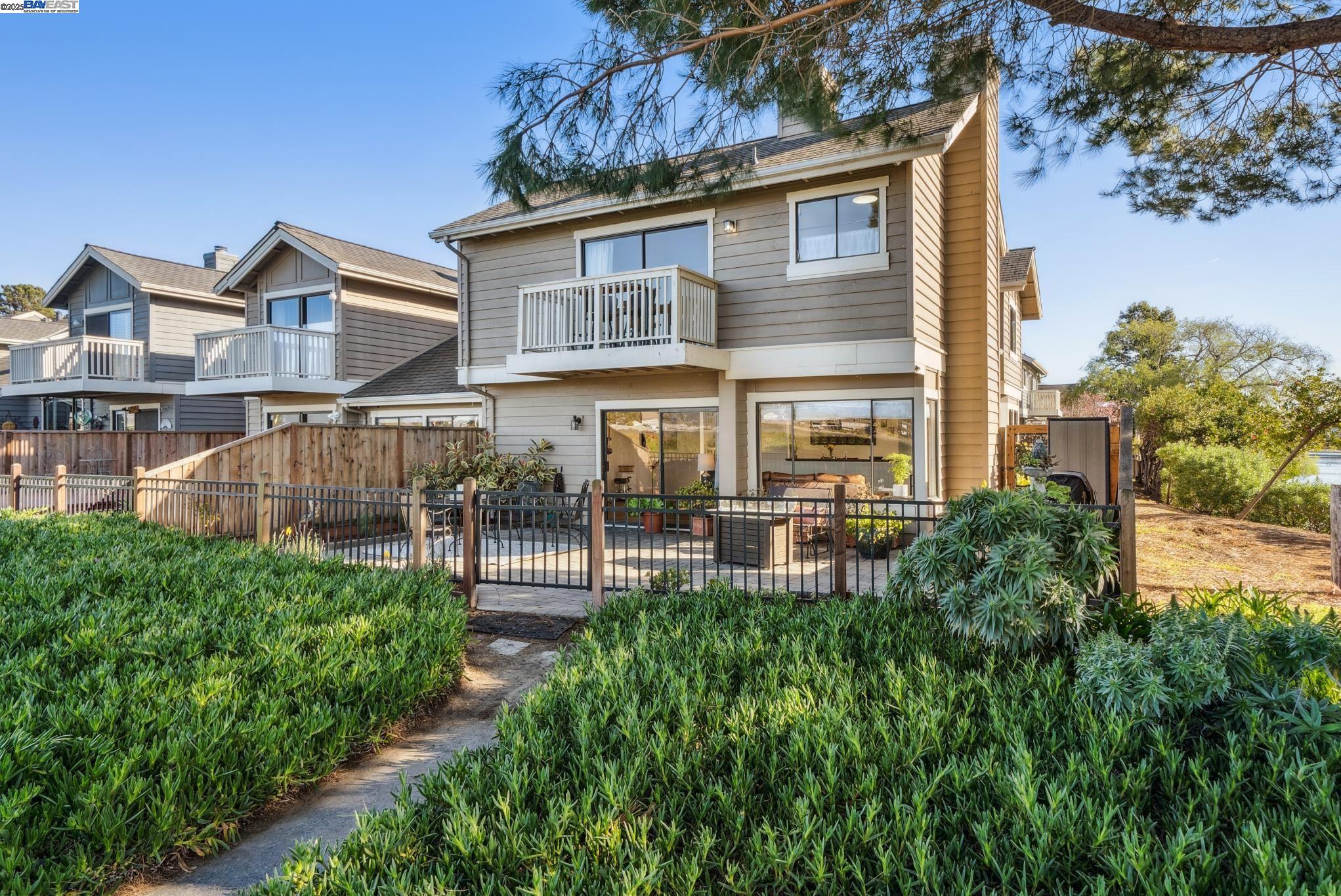 Detail Gallery Image 41 of 60 For 9 Palm Beach Ln, Alameda,  CA 94502 - 3 Beds | 2/1 Baths