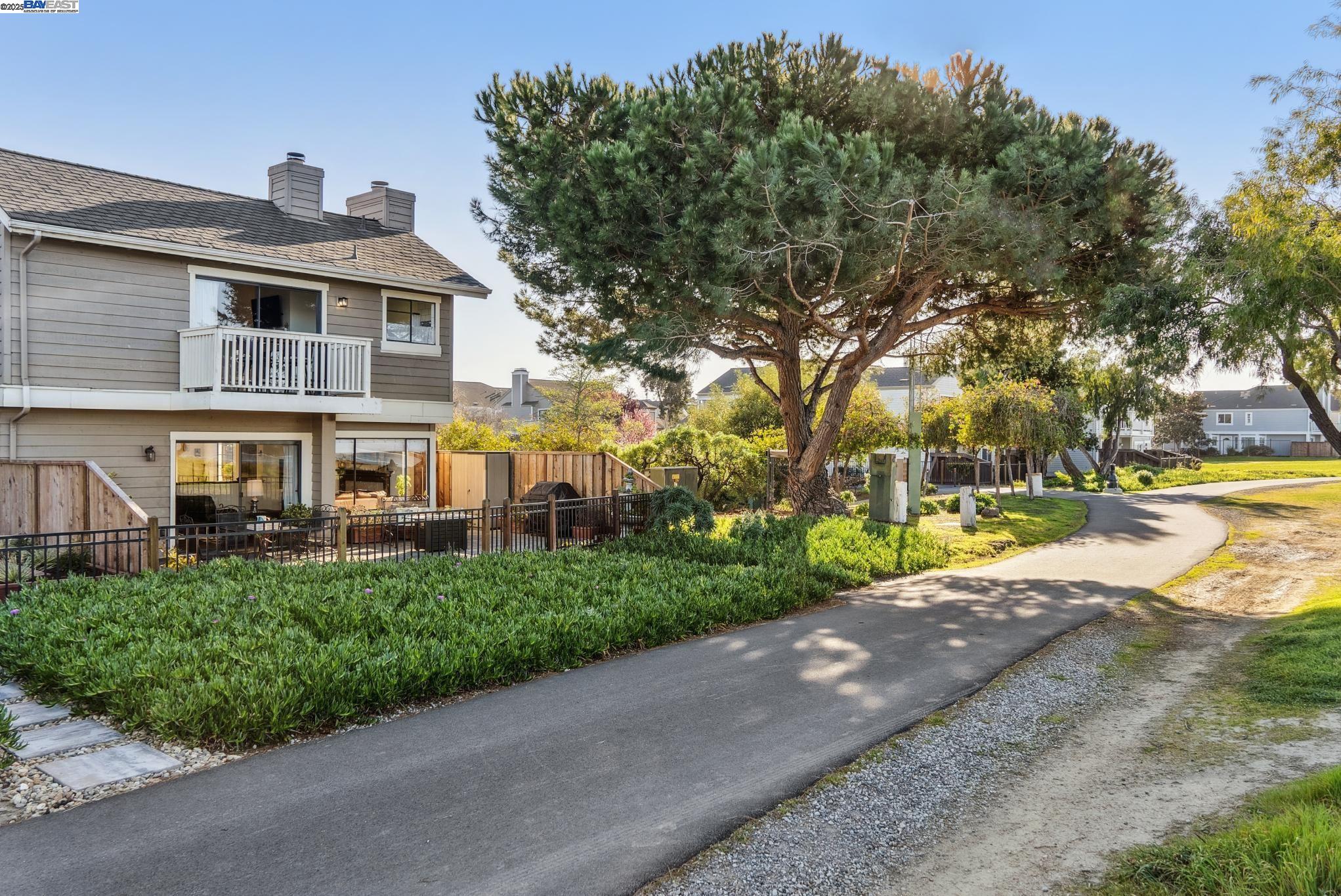 Detail Gallery Image 45 of 60 For 9 Palm Beach Ln, Alameda,  CA 94502 - 3 Beds | 2/1 Baths