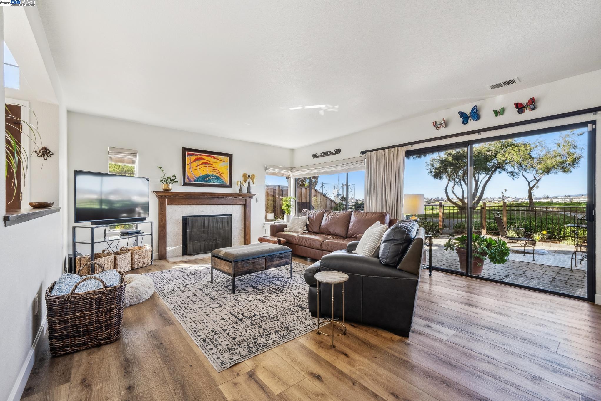 Detail Gallery Image 8 of 60 For 9 Palm Beach Ln, Alameda,  CA 94502 - 3 Beds | 2/1 Baths