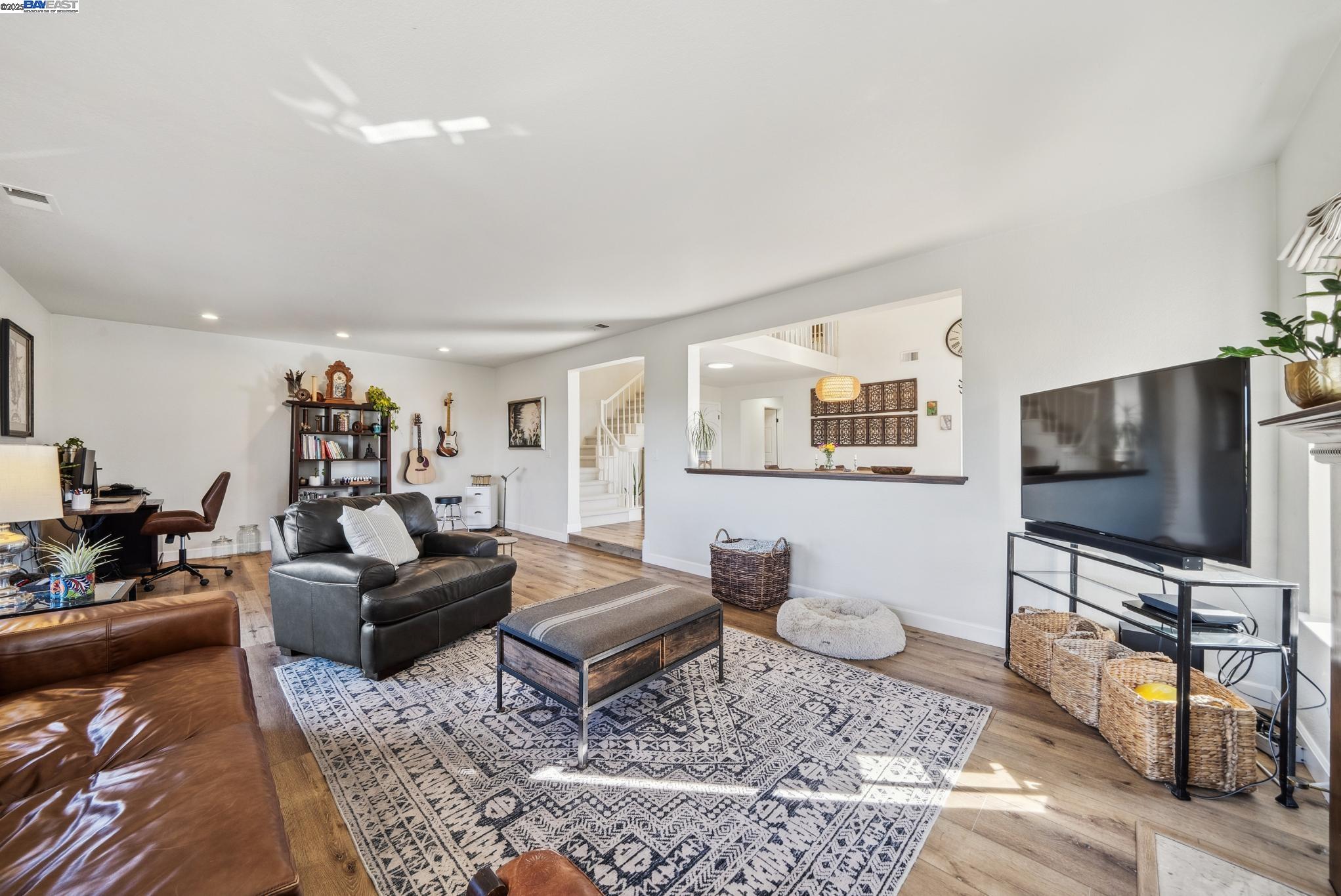 Detail Gallery Image 9 of 60 For 9 Palm Beach Ln, Alameda,  CA 94502 - 3 Beds | 2/1 Baths