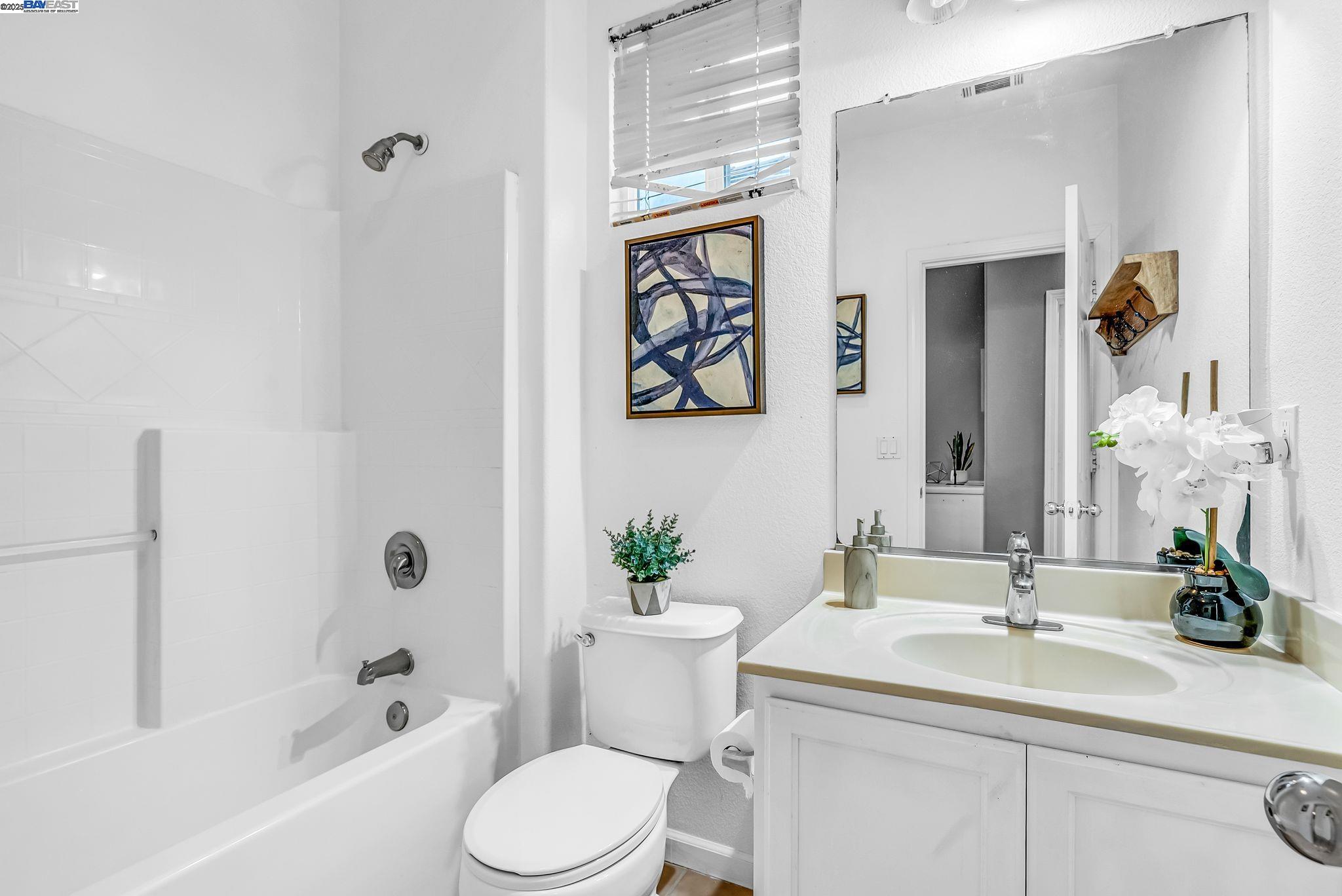 Detail Gallery Image 14 of 36 For 11 Cassia Ct, Pittsburg,  CA 94565 - 4 Beds | 2/1 Baths