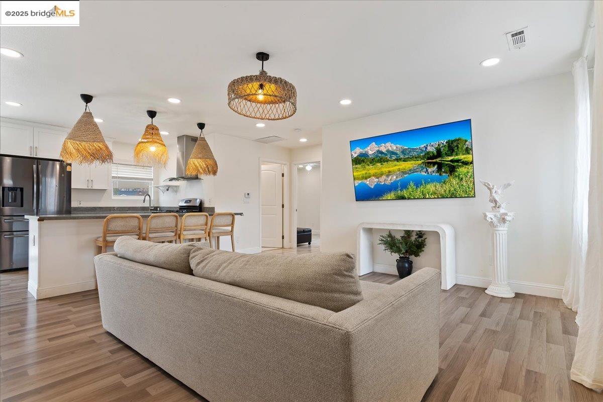 Detail Gallery Image 1 of 1 For 363 California Ave, Pittsburg,  CA 94565 - 3 Beds | 2 Baths