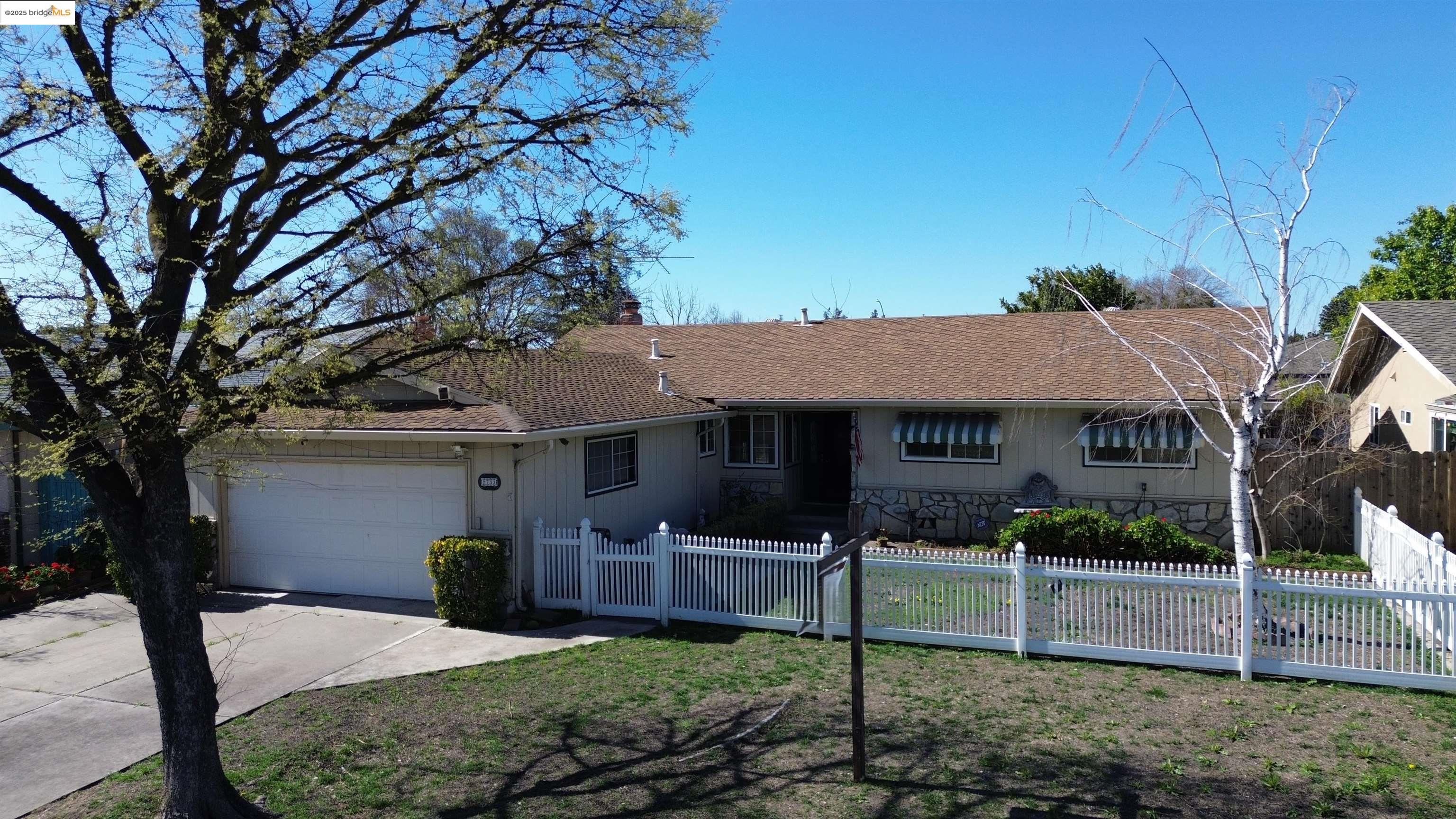 Detail Gallery Image 1 of 25 For 8733 Ensenada Dr, Stockton,  CA 95210 - 3 Beds | 2 Baths