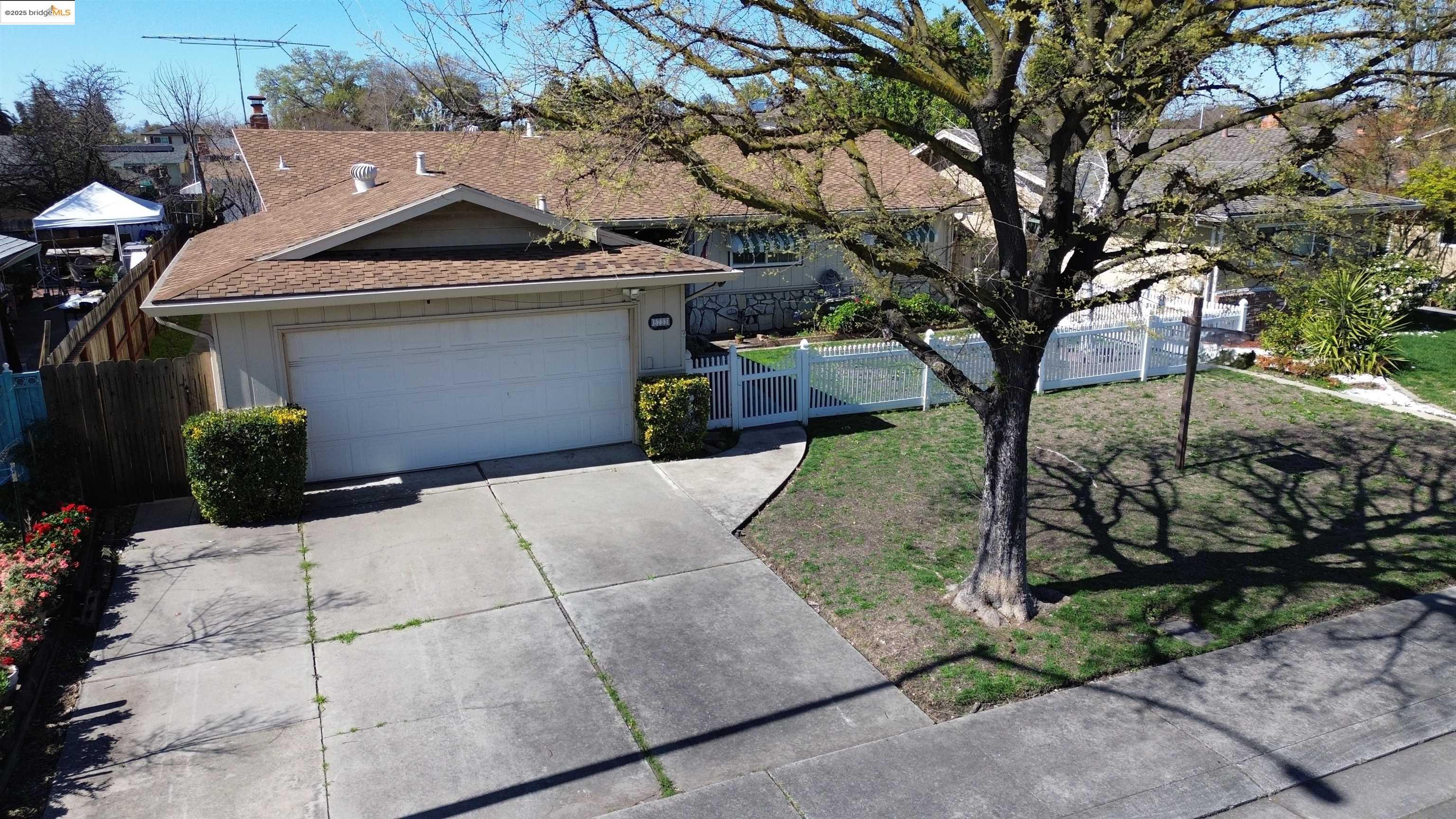 Detail Gallery Image 3 of 25 For 8733 Ensenada Dr, Stockton,  CA 95210 - 3 Beds | 2 Baths