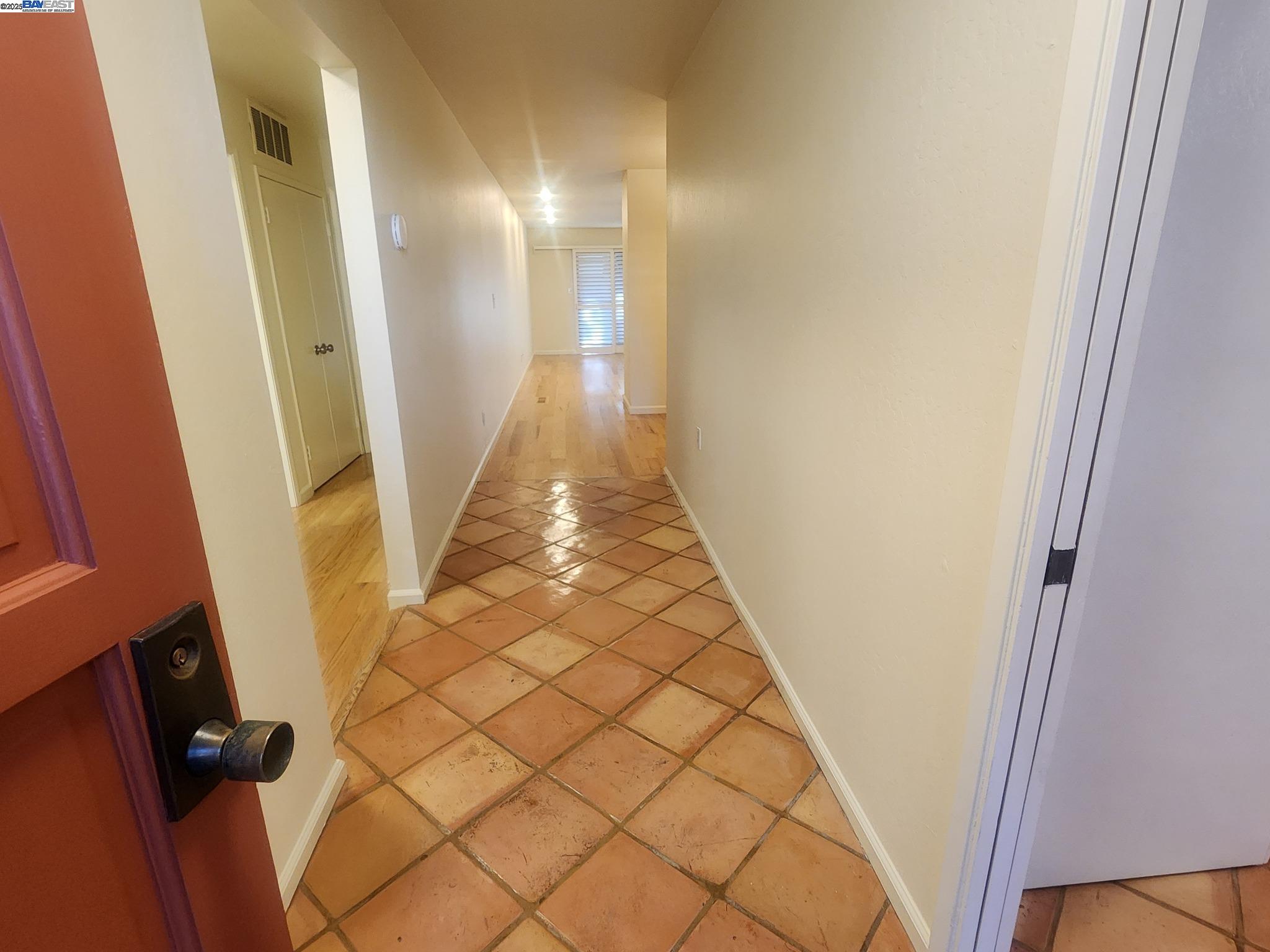 Detail Gallery Image 2 of 24 For 121 Rubicon Cir, Danville,  CA 94526 - 2 Beds | 2 Baths