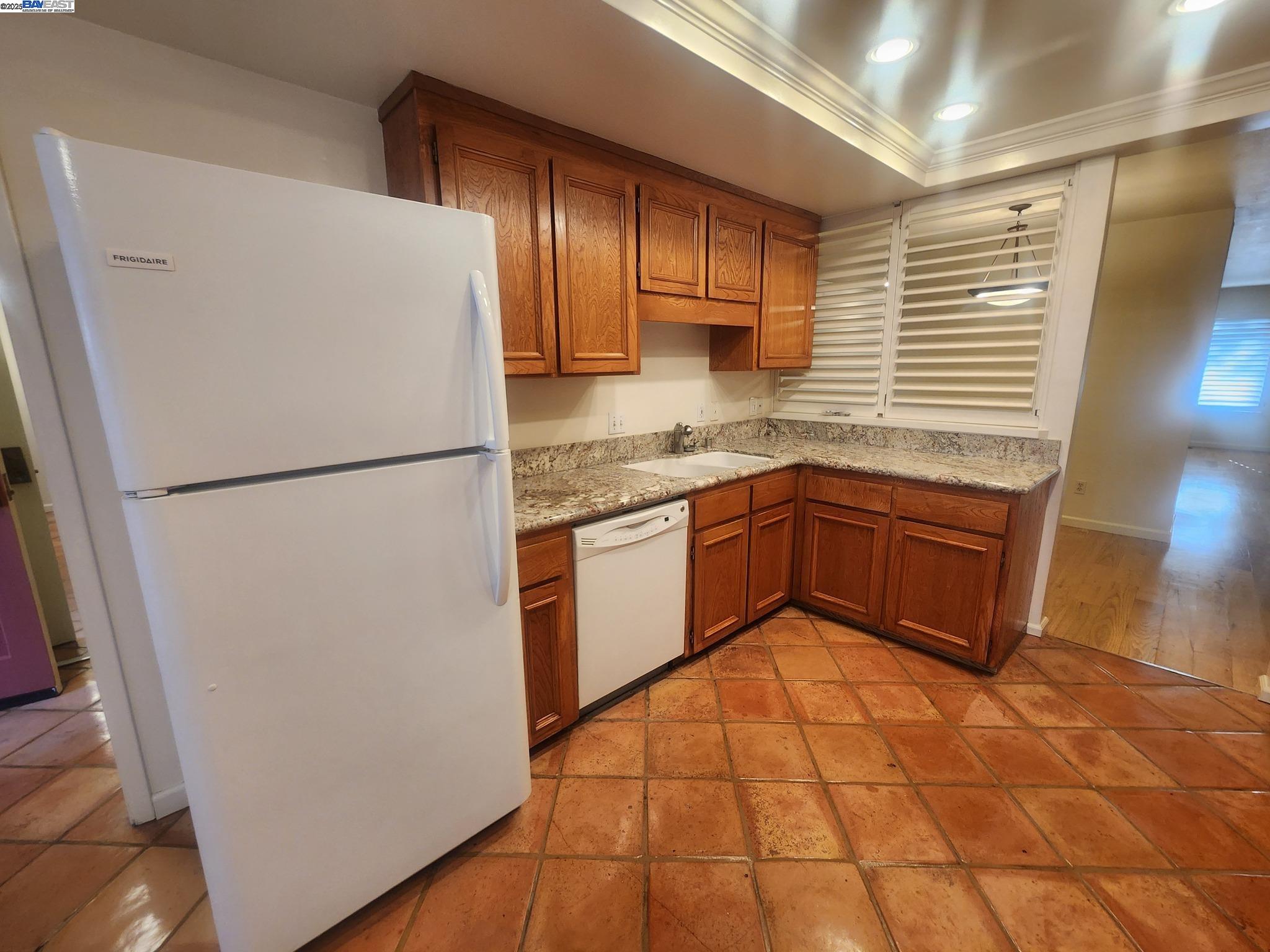 Detail Gallery Image 5 of 24 For 121 Rubicon Cir, Danville,  CA 94526 - 2 Beds | 2 Baths