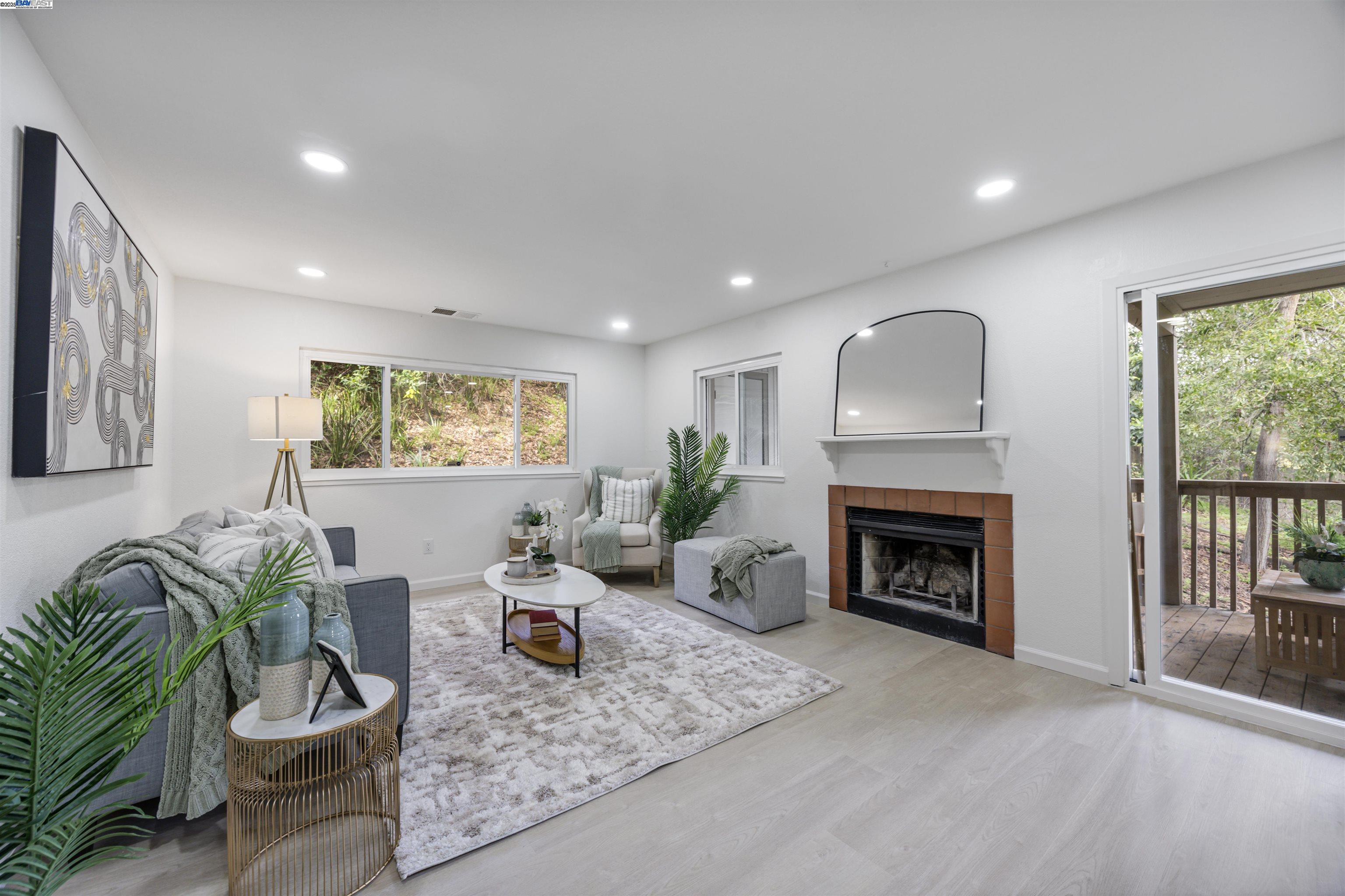 Detail Gallery Image 1 of 1 For 271 Nautical Ct, Vallejo,  CA 94591 - 2 Beds | 2 Baths