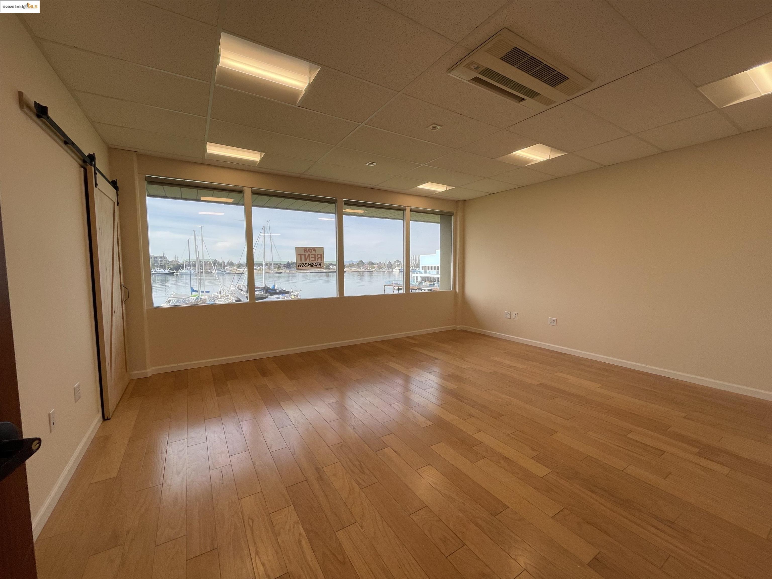 Detail Gallery Image 3 of 7 For 11 Embarcadero W, Oakland,  CA 94607 - – Beds | – Baths