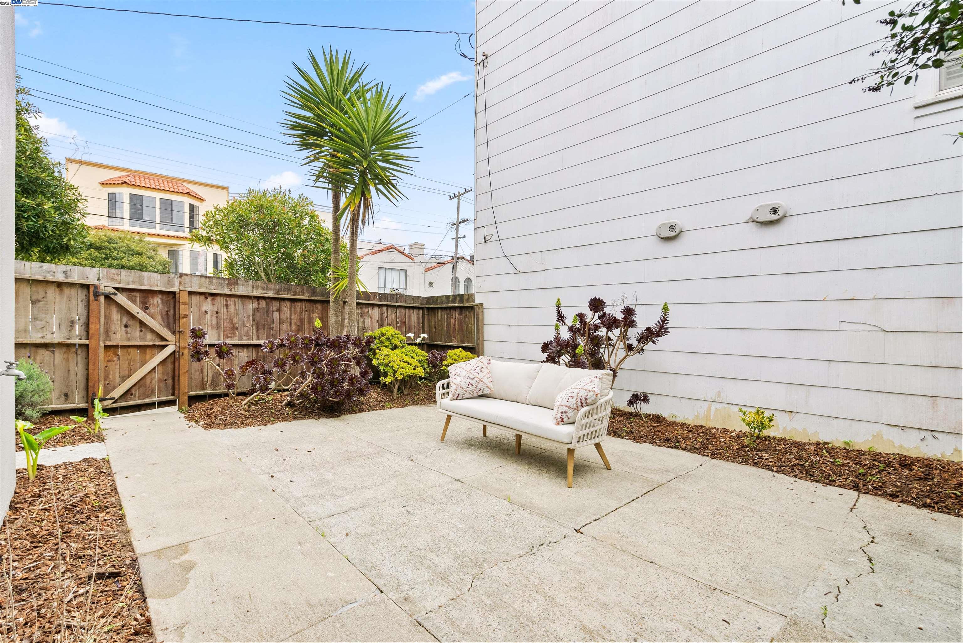 property-img