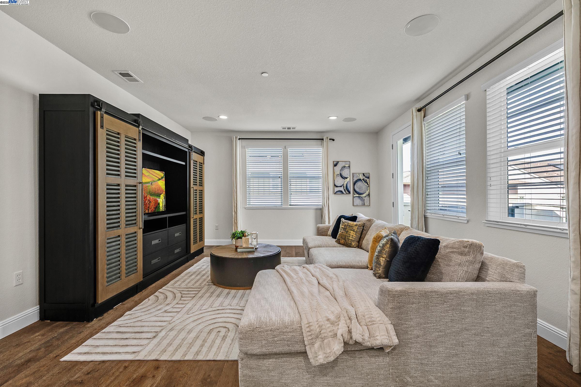Detail Gallery Image 24 of 52 For 4519 Spring Mountain Way, Dublin,  CA 94568 - 5 Beds | 4 Baths