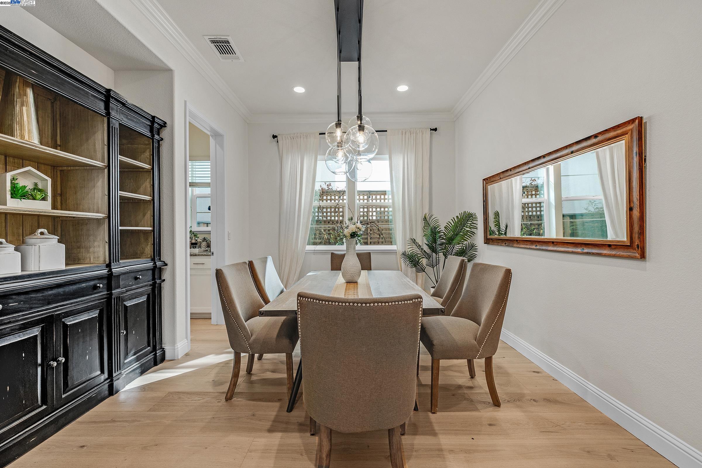 Detail Gallery Image 7 of 52 For 4519 Spring Mountain Way, Dublin,  CA 94568 - 5 Beds | 4 Baths