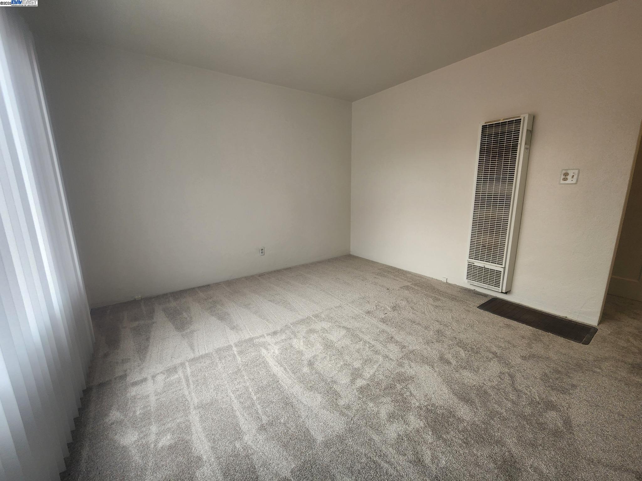 Detail Gallery Image 3 of 13 For 1587 C St, Hayward,  CA 94541 - 1 Beds | 1 Baths