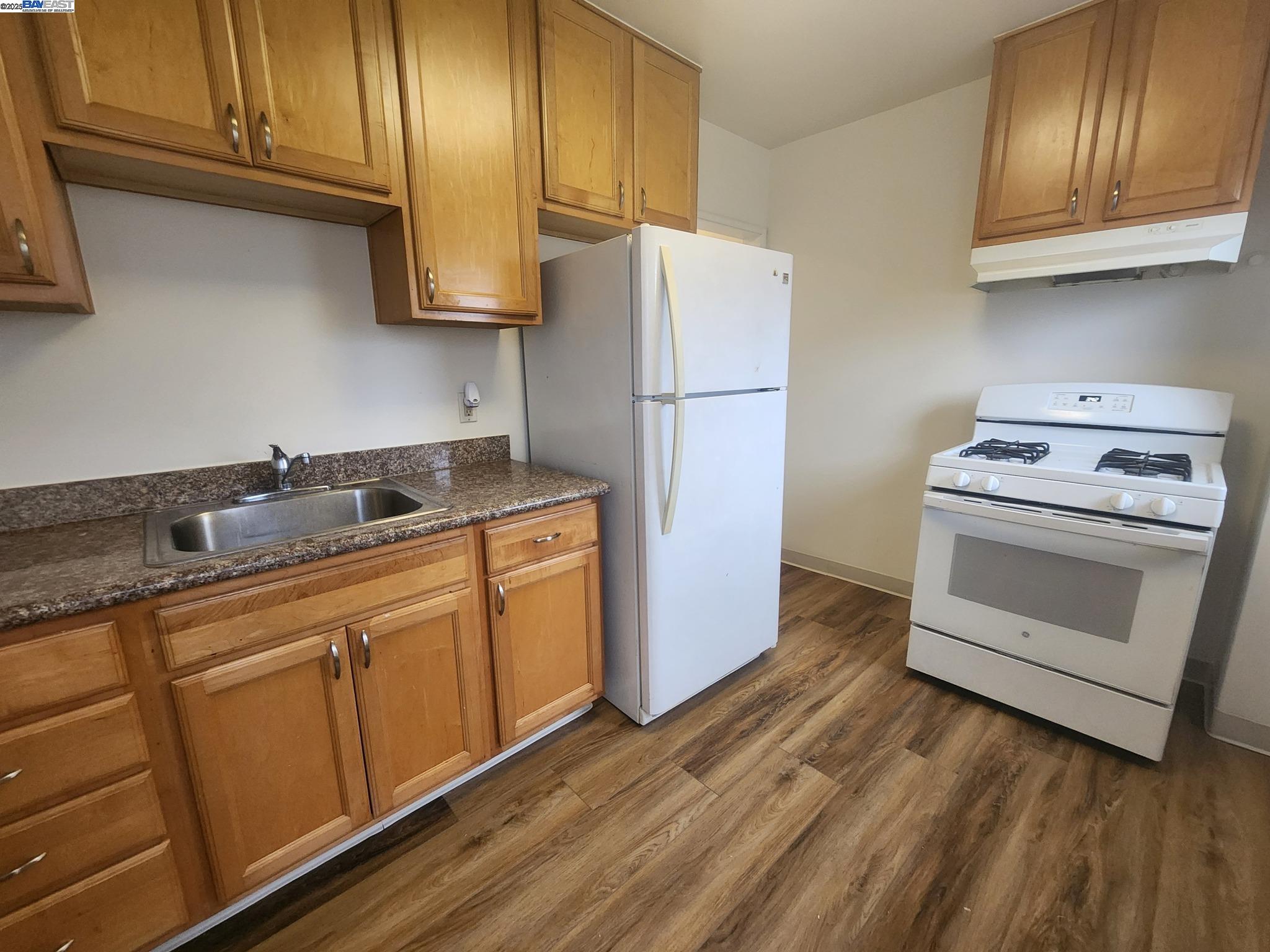 Detail Gallery Image 5 of 13 For 1587 C St, Hayward,  CA 94541 - 1 Beds | 1 Baths