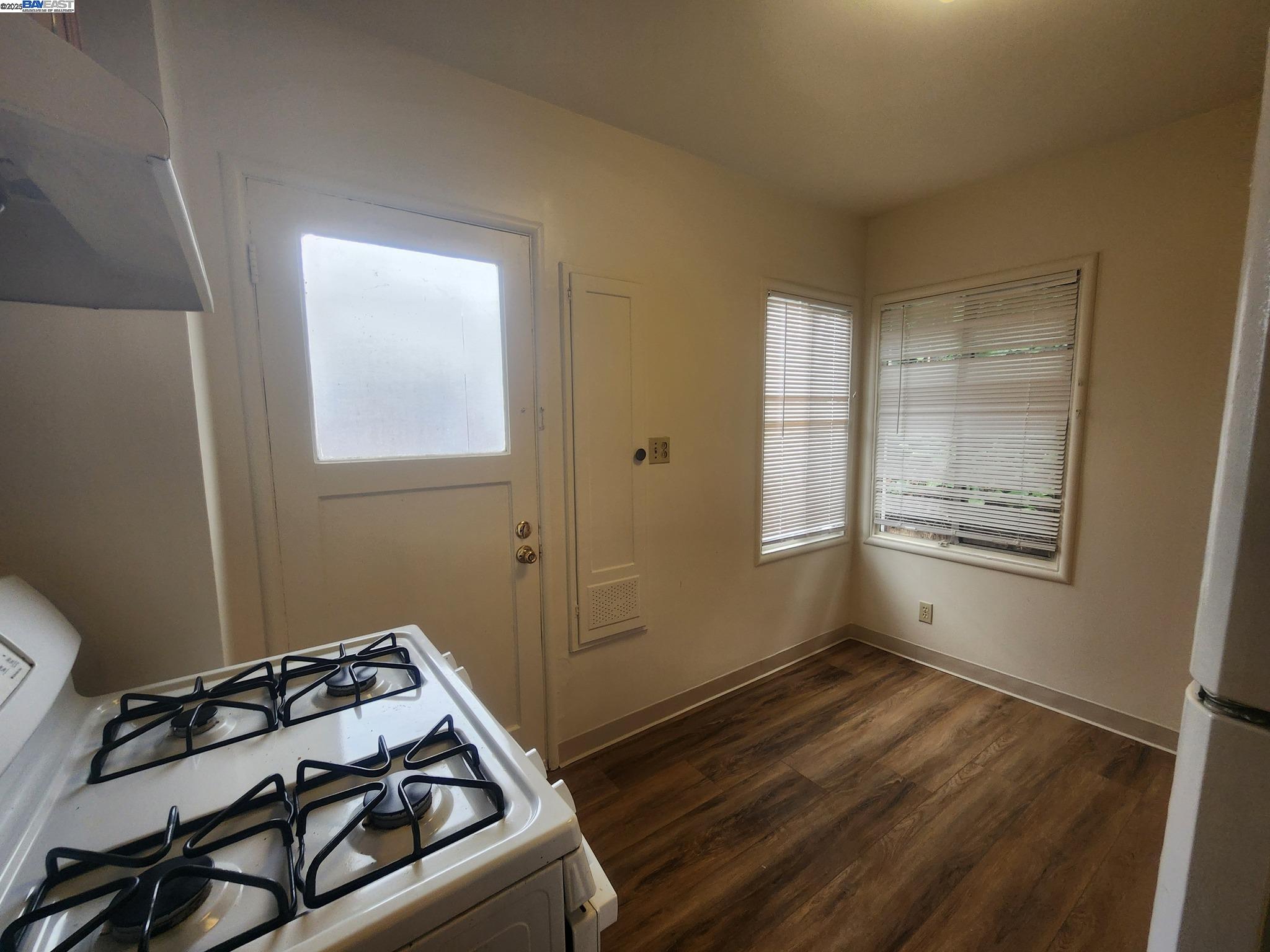 Detail Gallery Image 7 of 13 For 1587 C St, Hayward,  CA 94541 - 1 Beds | 1 Baths
