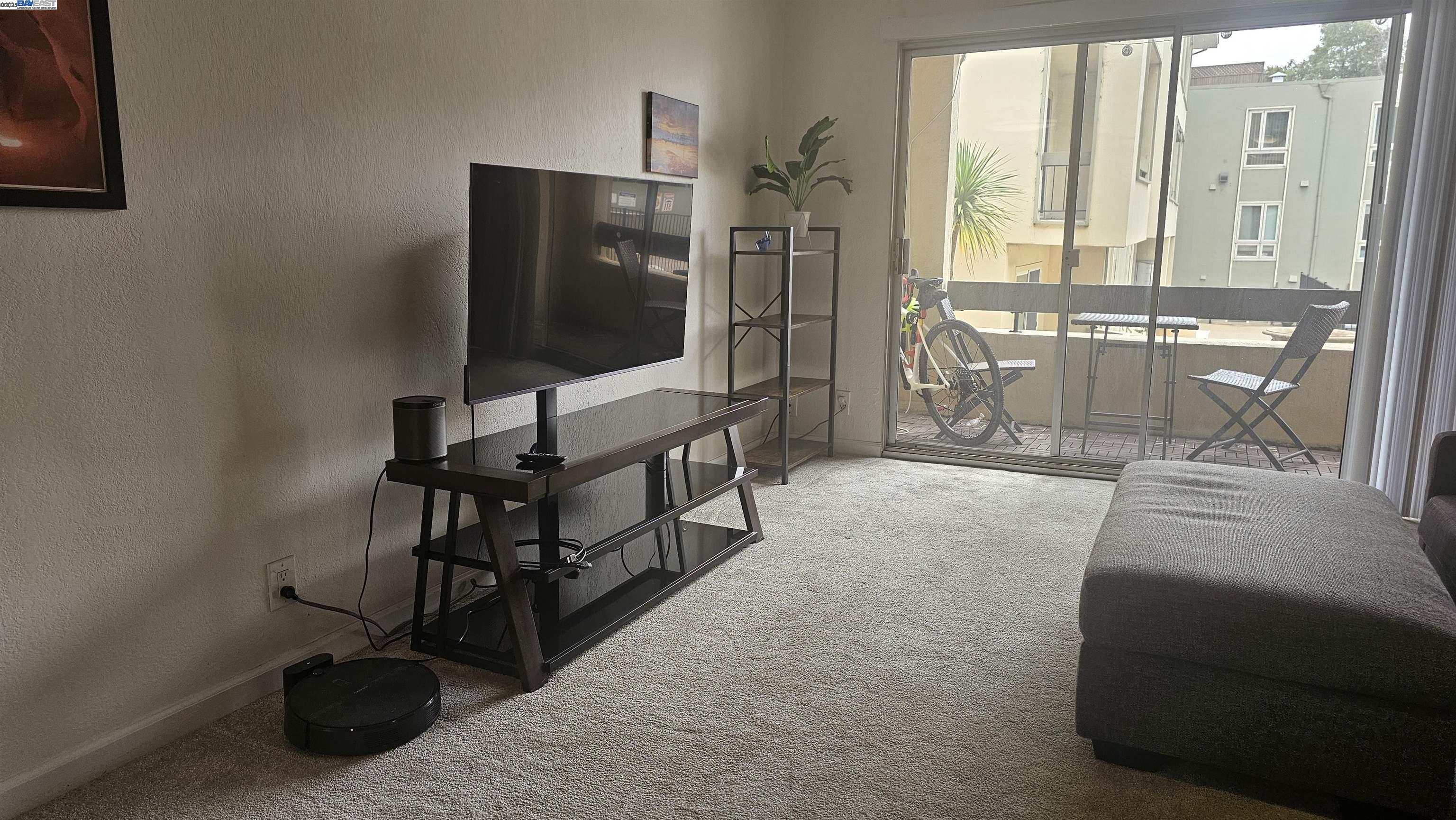 Detail Gallery Image 3 of 7 For Crescent St #108,  Oakland,  CA 94610 - 1 Beds | 1 Baths