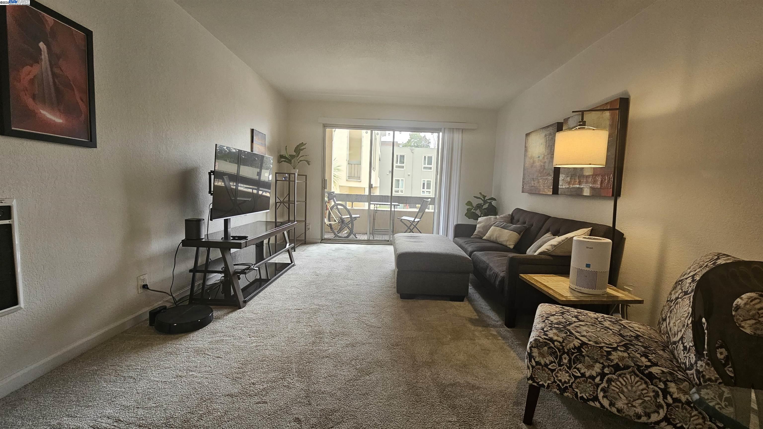 Detail Gallery Image 6 of 7 For Crescent St #108,  Oakland,  CA 94610 - 1 Beds | 1 Baths
