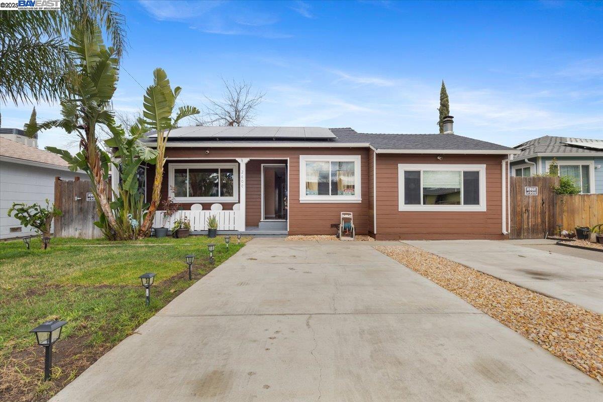 Detail Gallery Image 1 of 1 For 2409 Lucerne Ave, Stockton,  CA 95203 - 3 Beds | 1/1 Baths