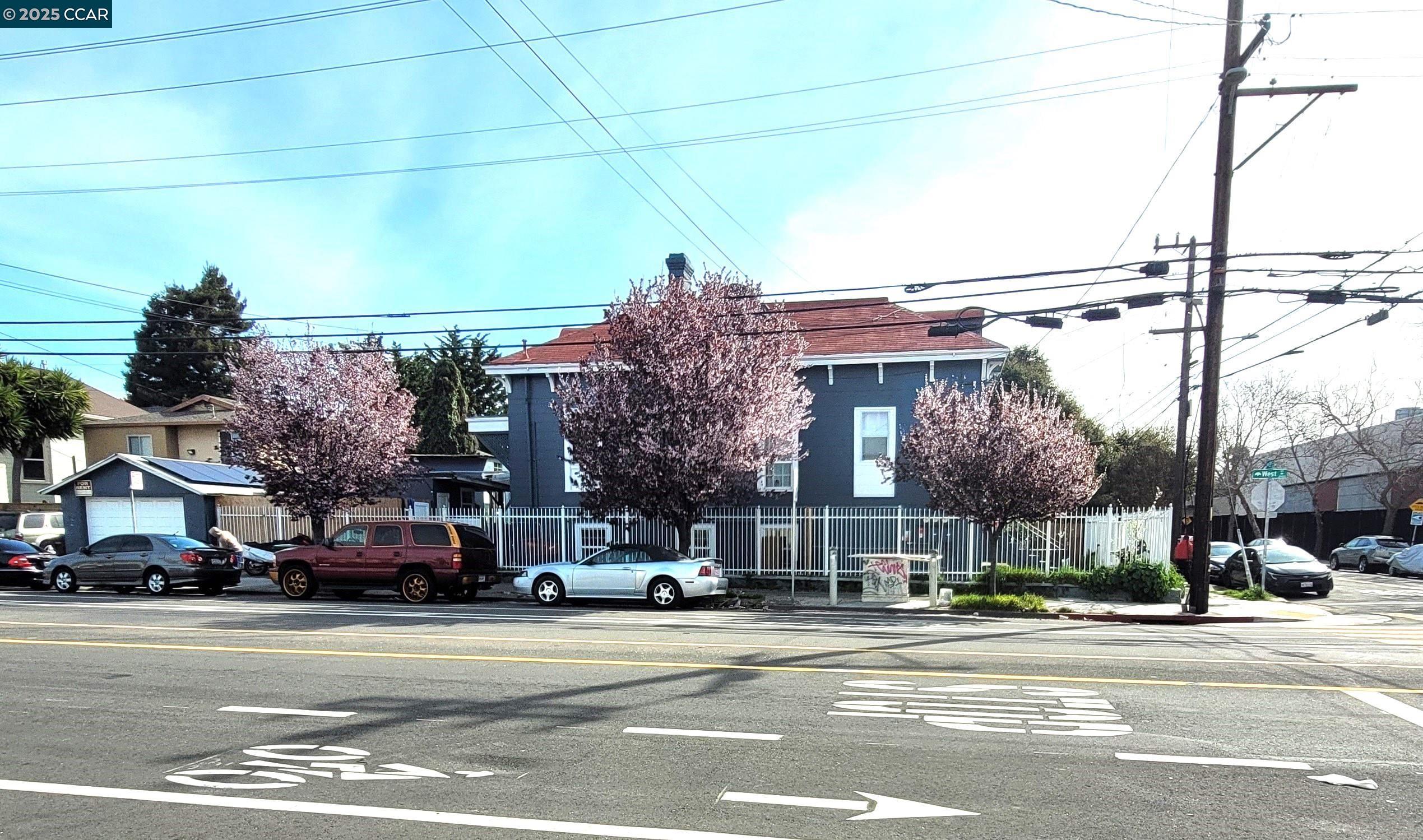 Detail Gallery Image 2 of 7 For 760 29th Street, Oakland,  CA 94609 - – Beds | – Baths