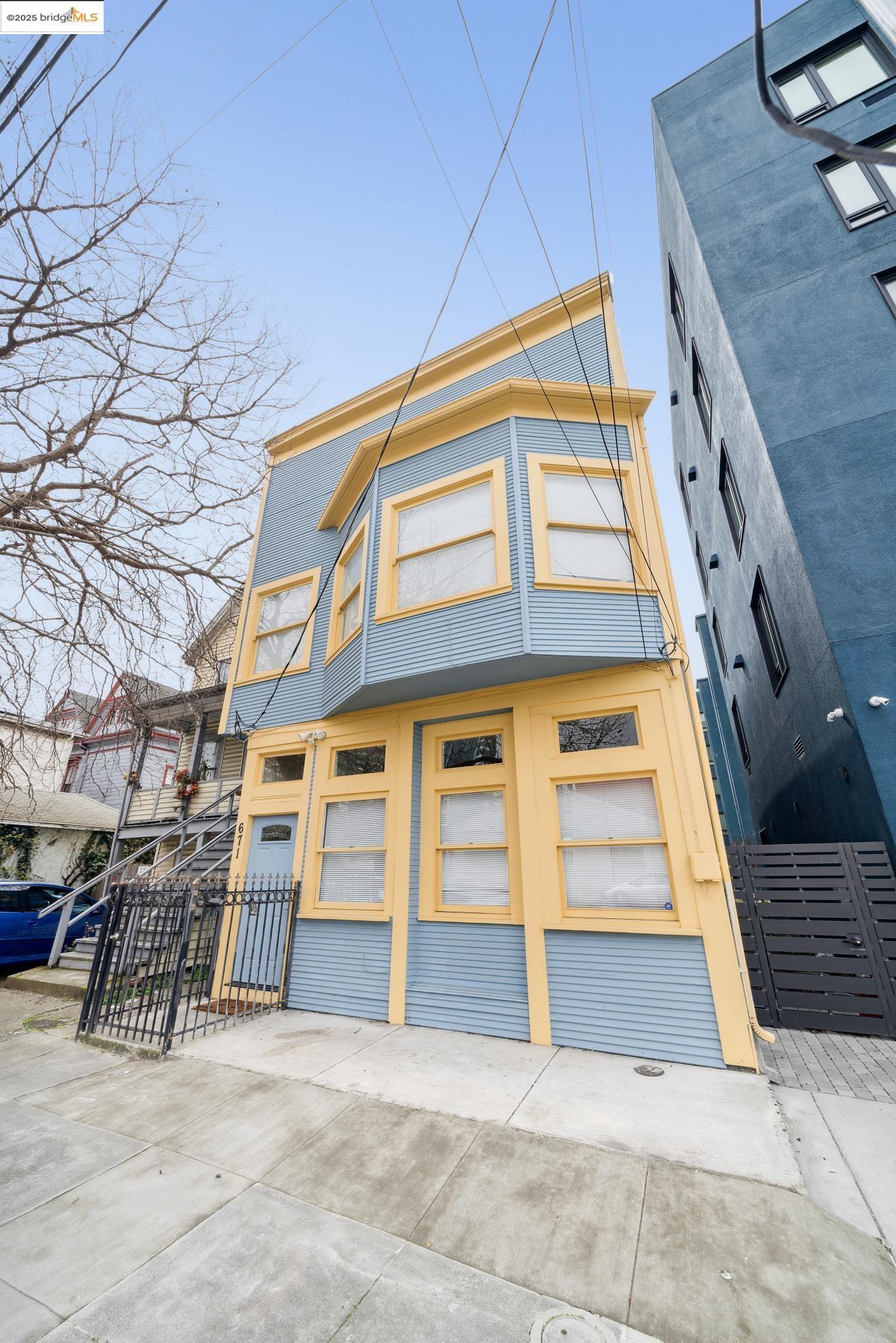 Detail Gallery Image 1 of 1 For 671 9th St, Oakland,  CA 94607 - 4 Beds | 4 Baths