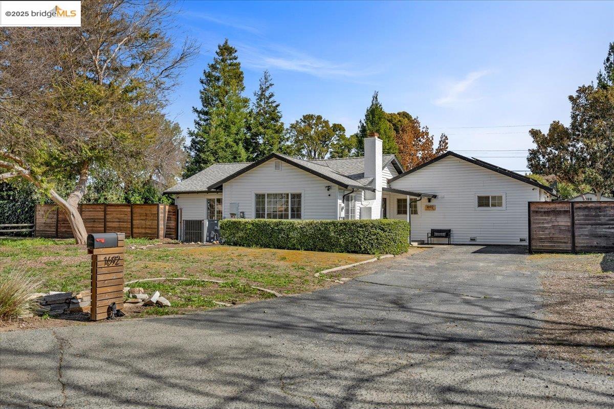 Detail Gallery Image 1 of 1 For 1692 Manor Ln, Concord,  CA 94521 - 4 Beds | 2 Baths