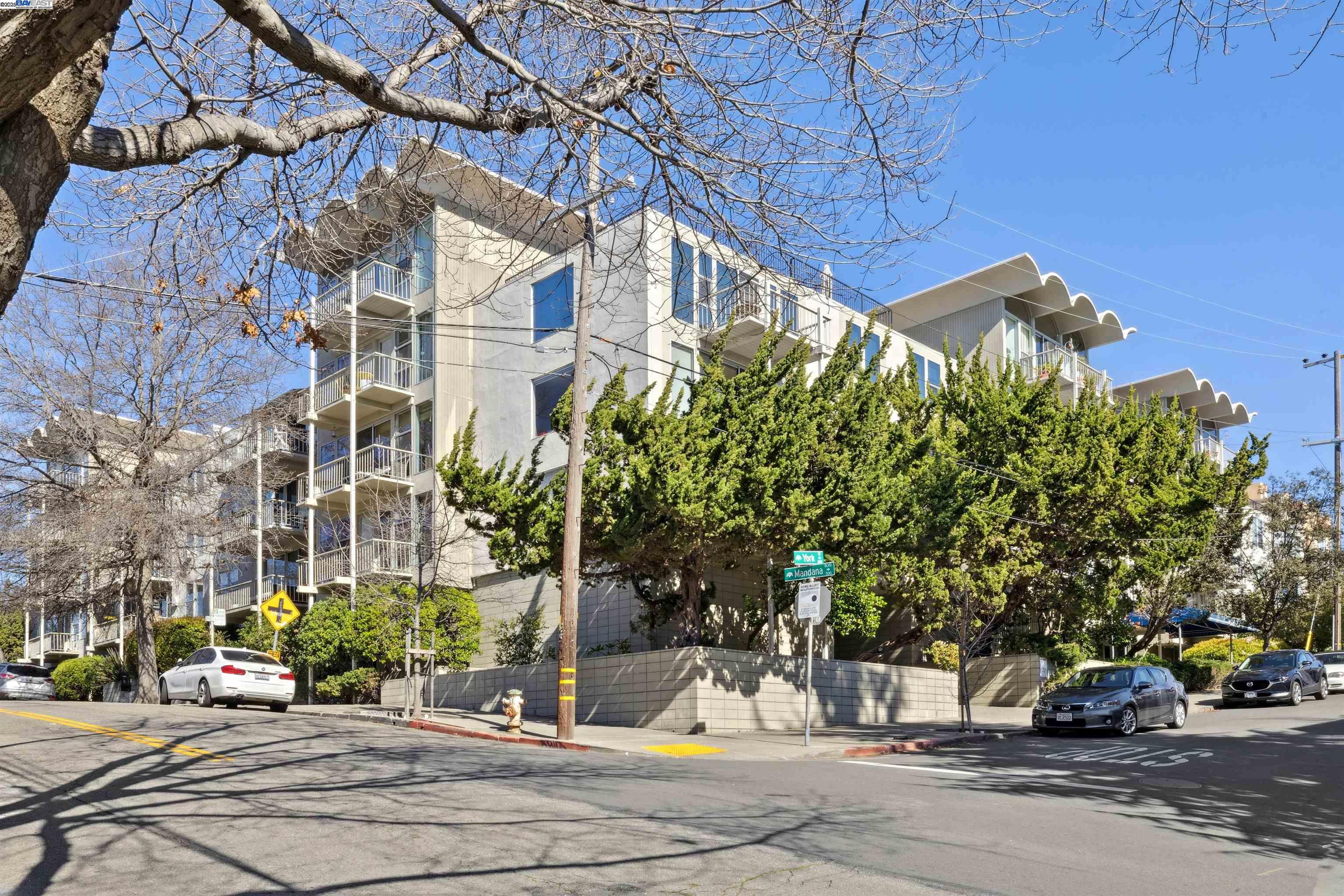 More Details about MLS # 41089050 : 811 YORK ST # 326
